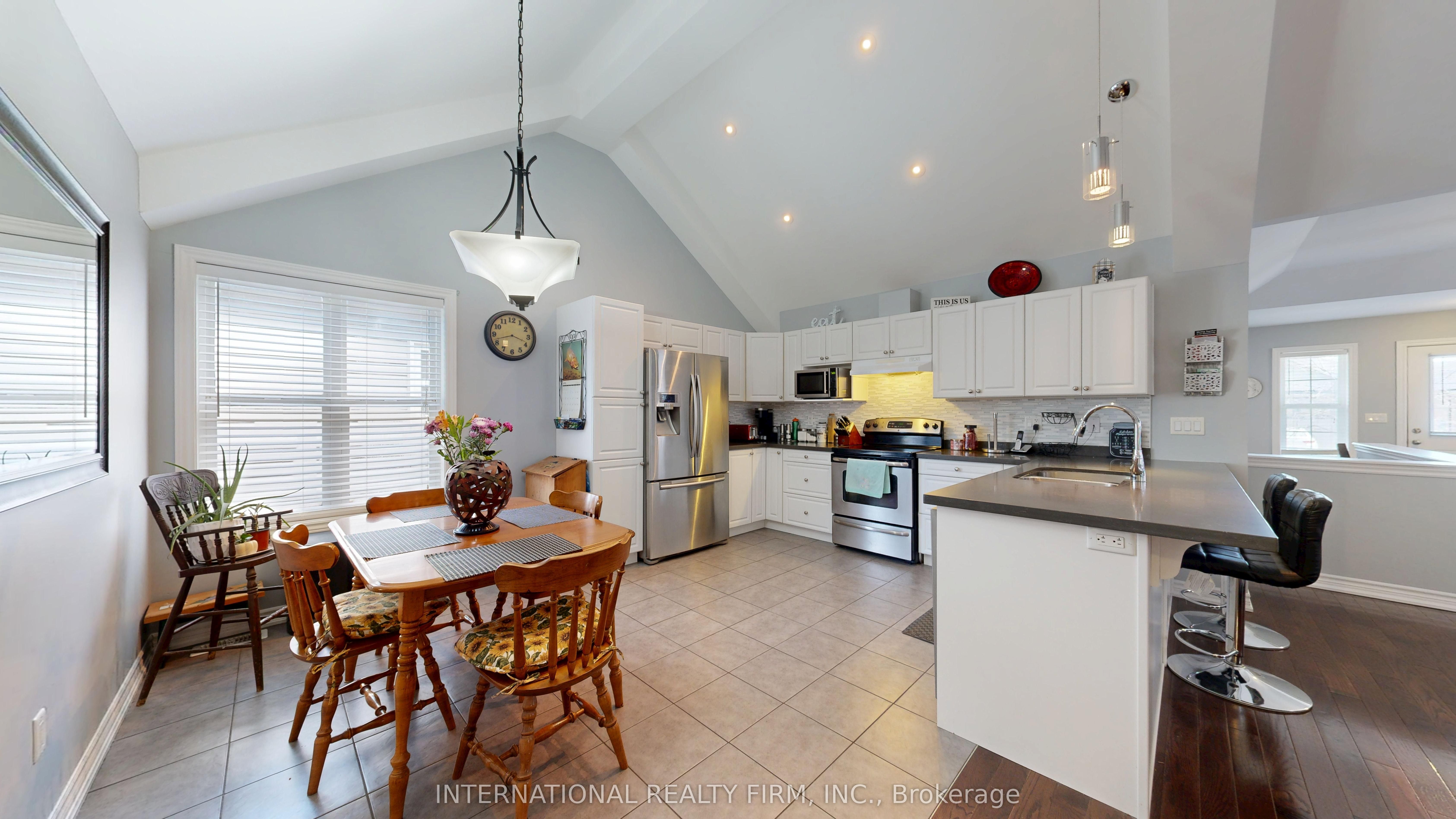 438 Stirling Way Property Photo 12