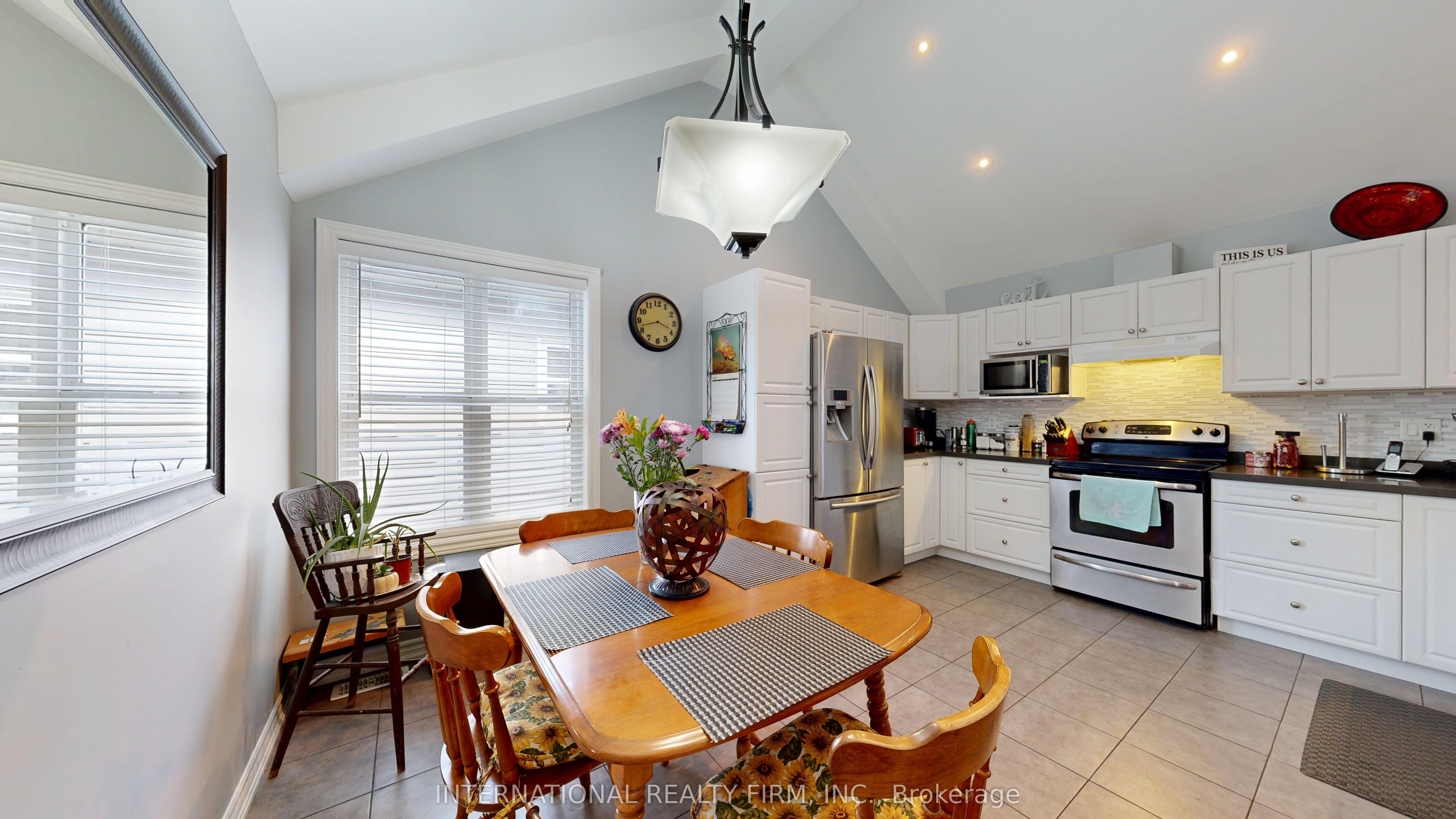 438 Stirling Way Property Photo 13