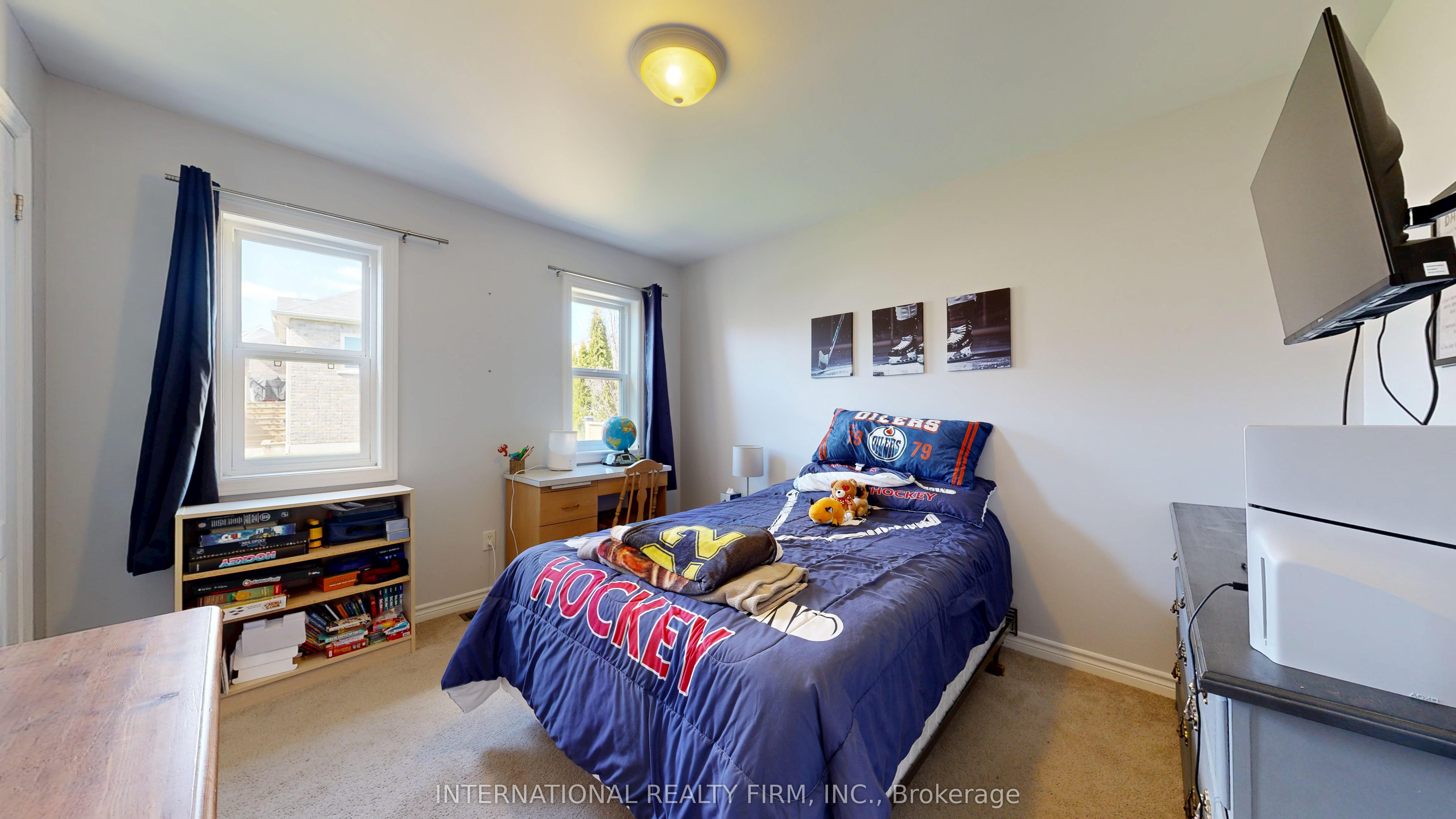 438 Stirling Way Property Photo 16