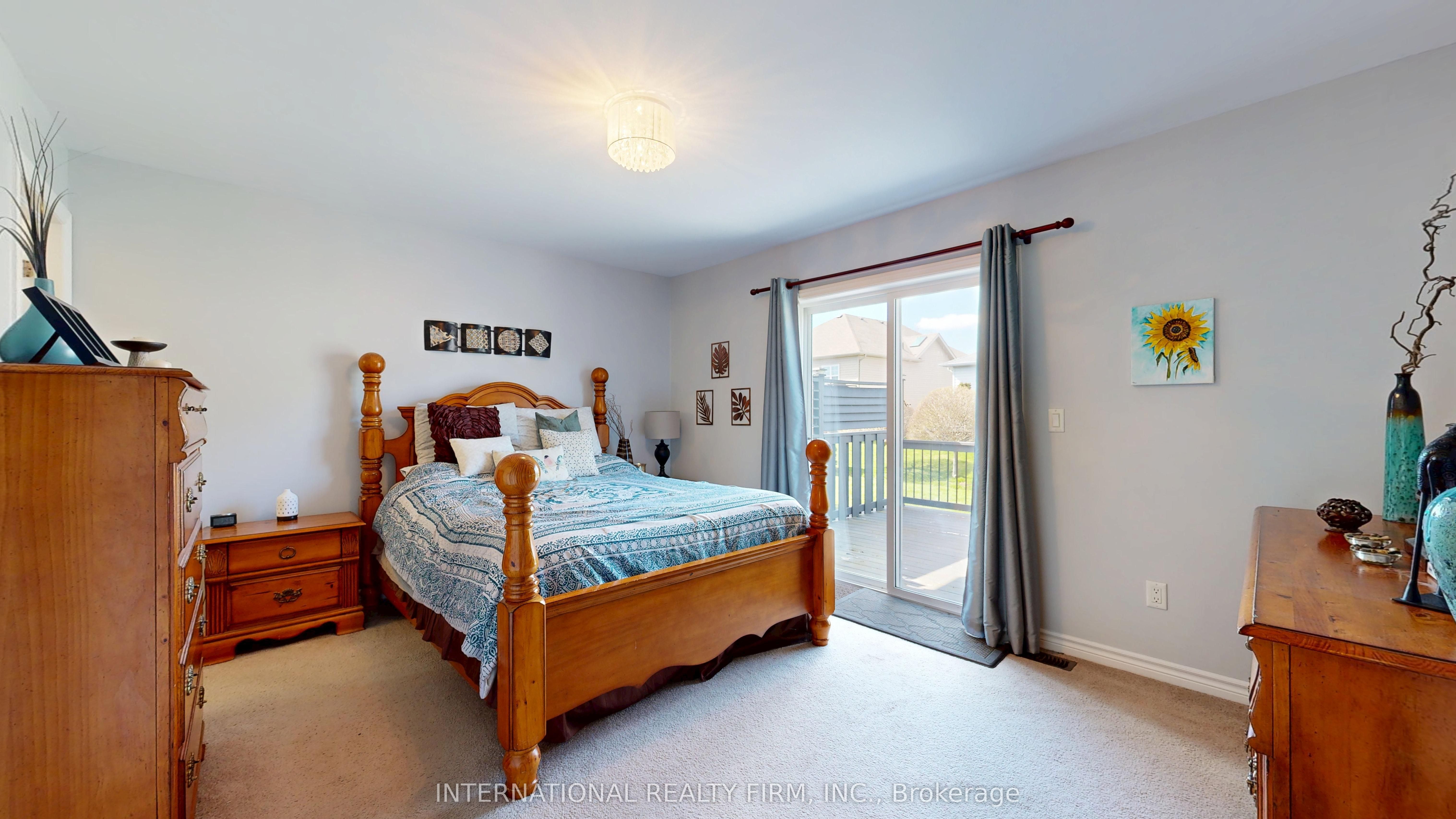 438 Stirling Way Property Photo 18