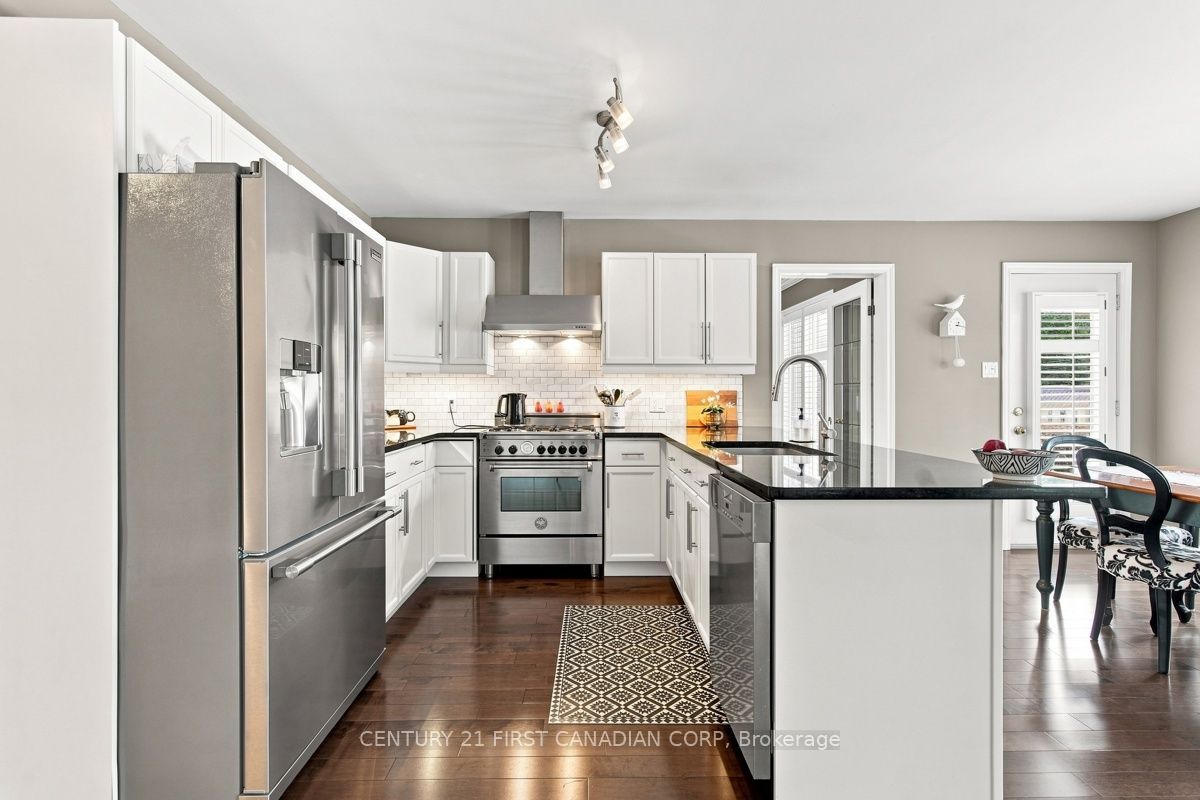 66 Cobblestone Street Property Photo 10