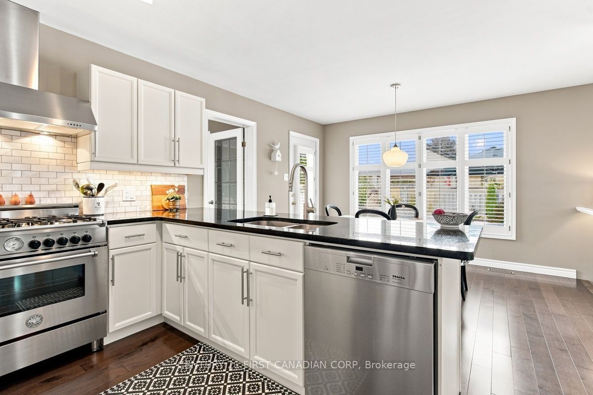 66 Cobblestone Street Property Photo 11