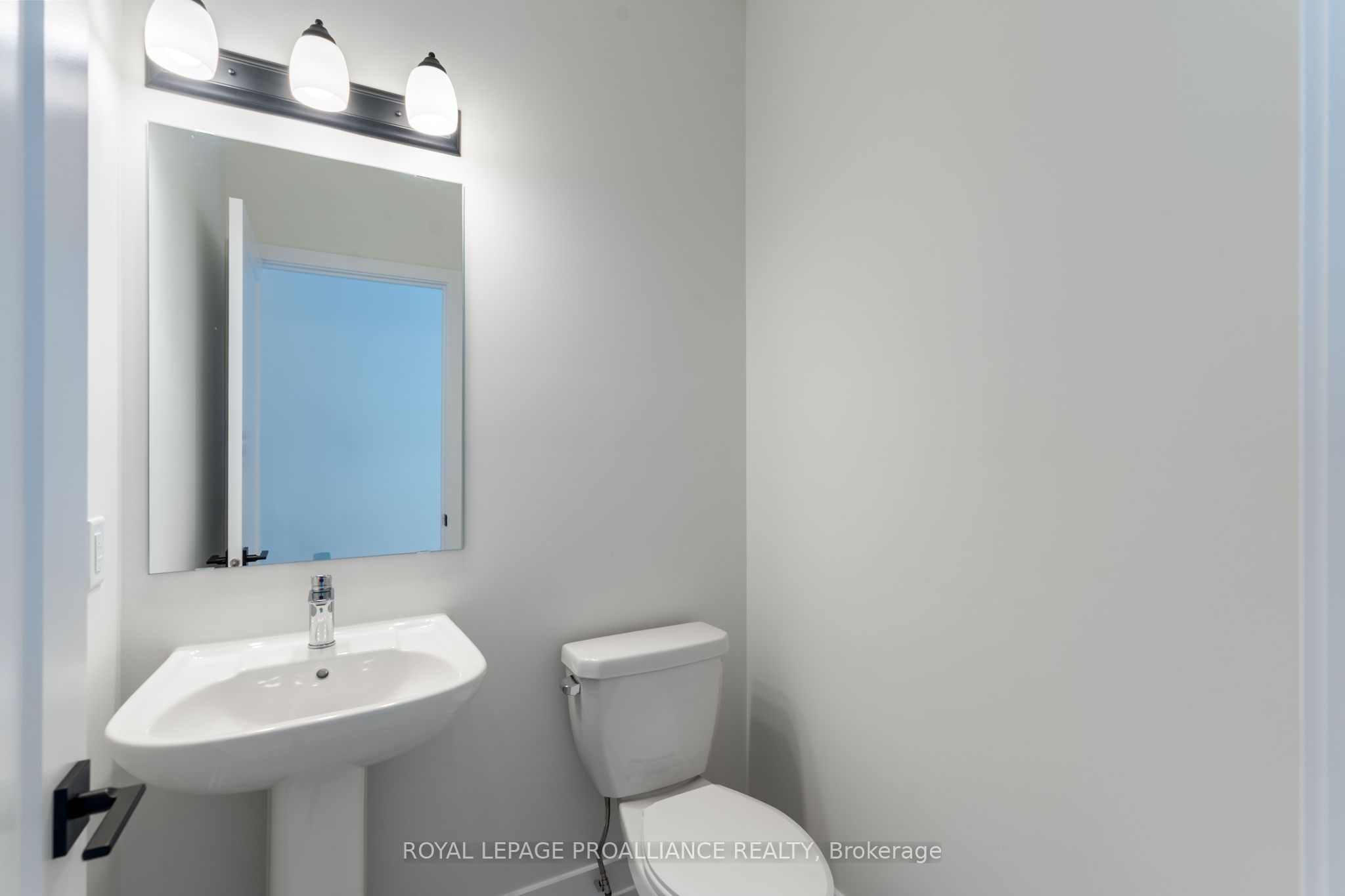 1024 Moore Street Property Photo 6