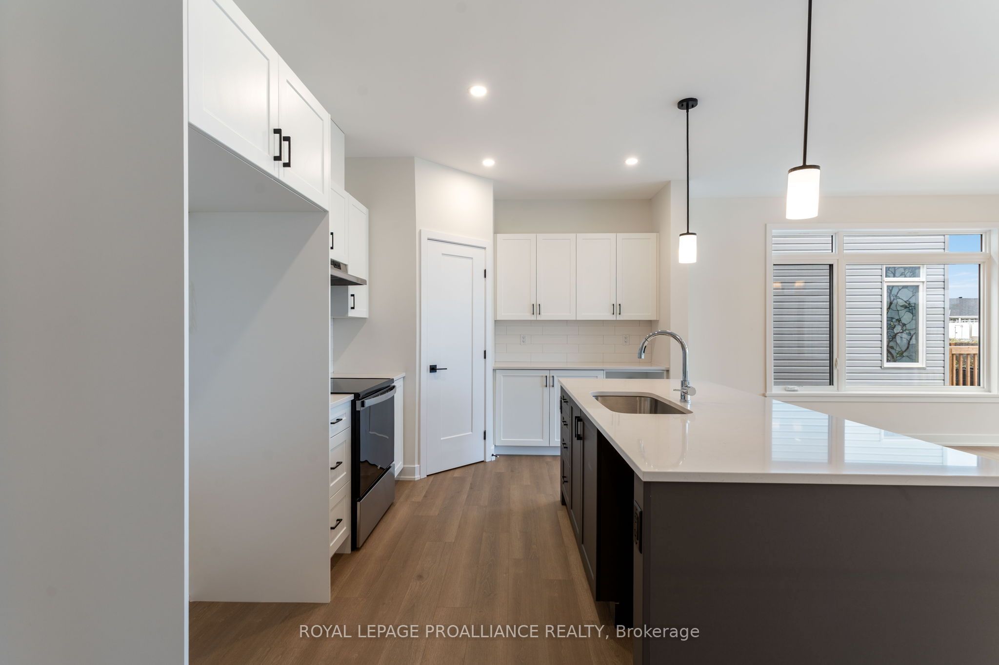 1024 Moore Street Property Photo 9