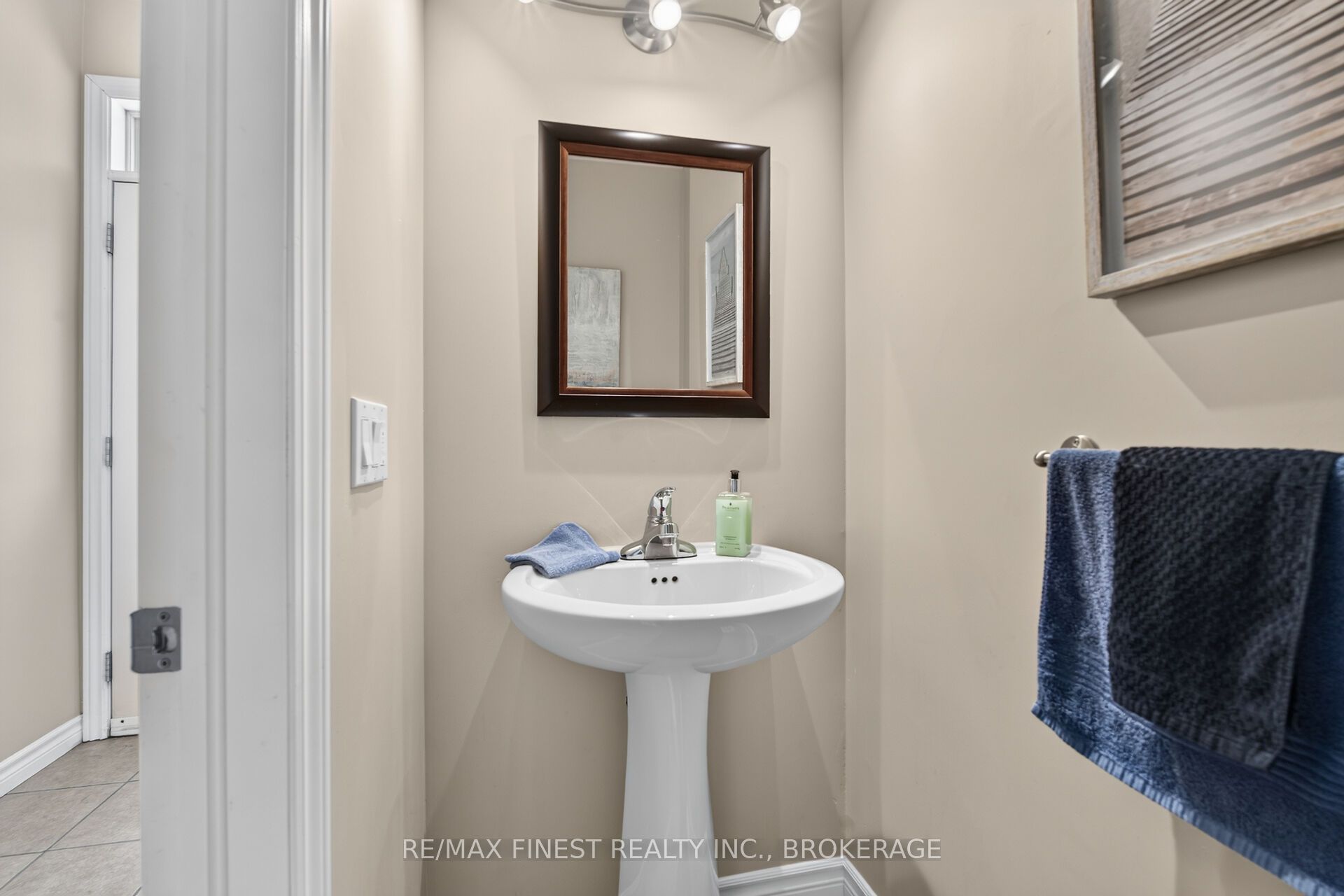 767 Newmarket Lane Property Photo 6