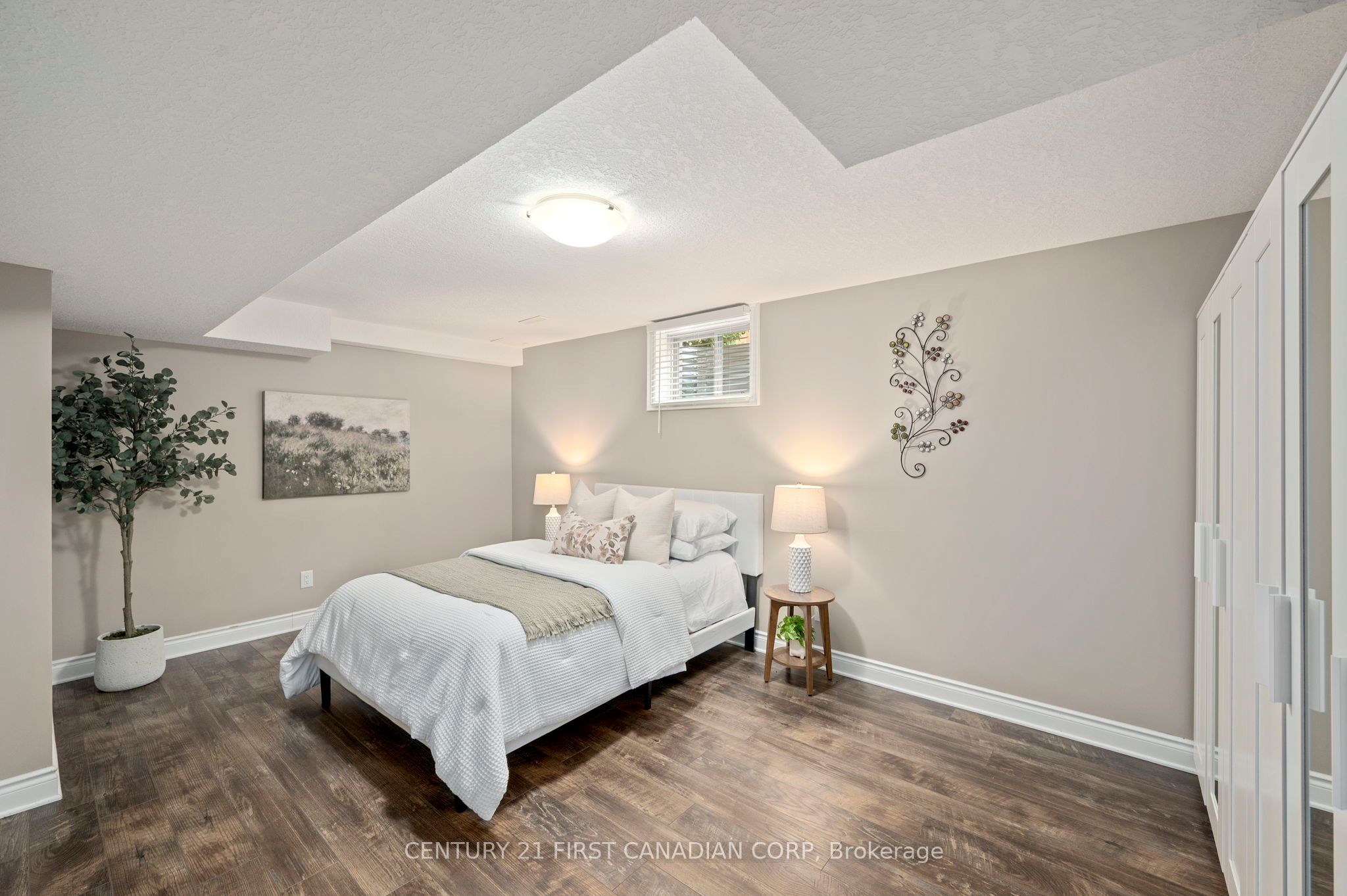 286 Dufferin Street Property Photo 34
