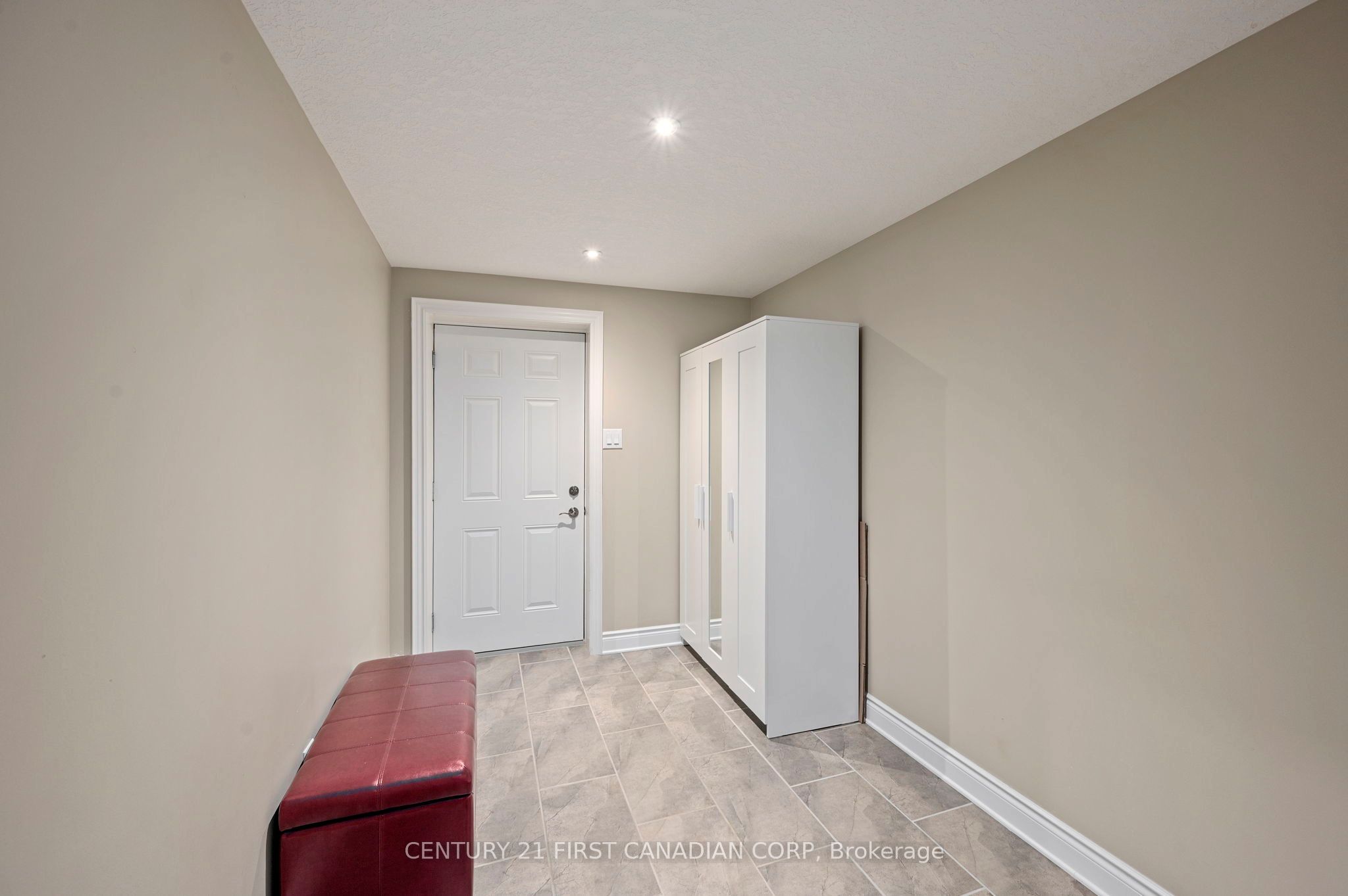 286 Dufferin Street Property Photo 35