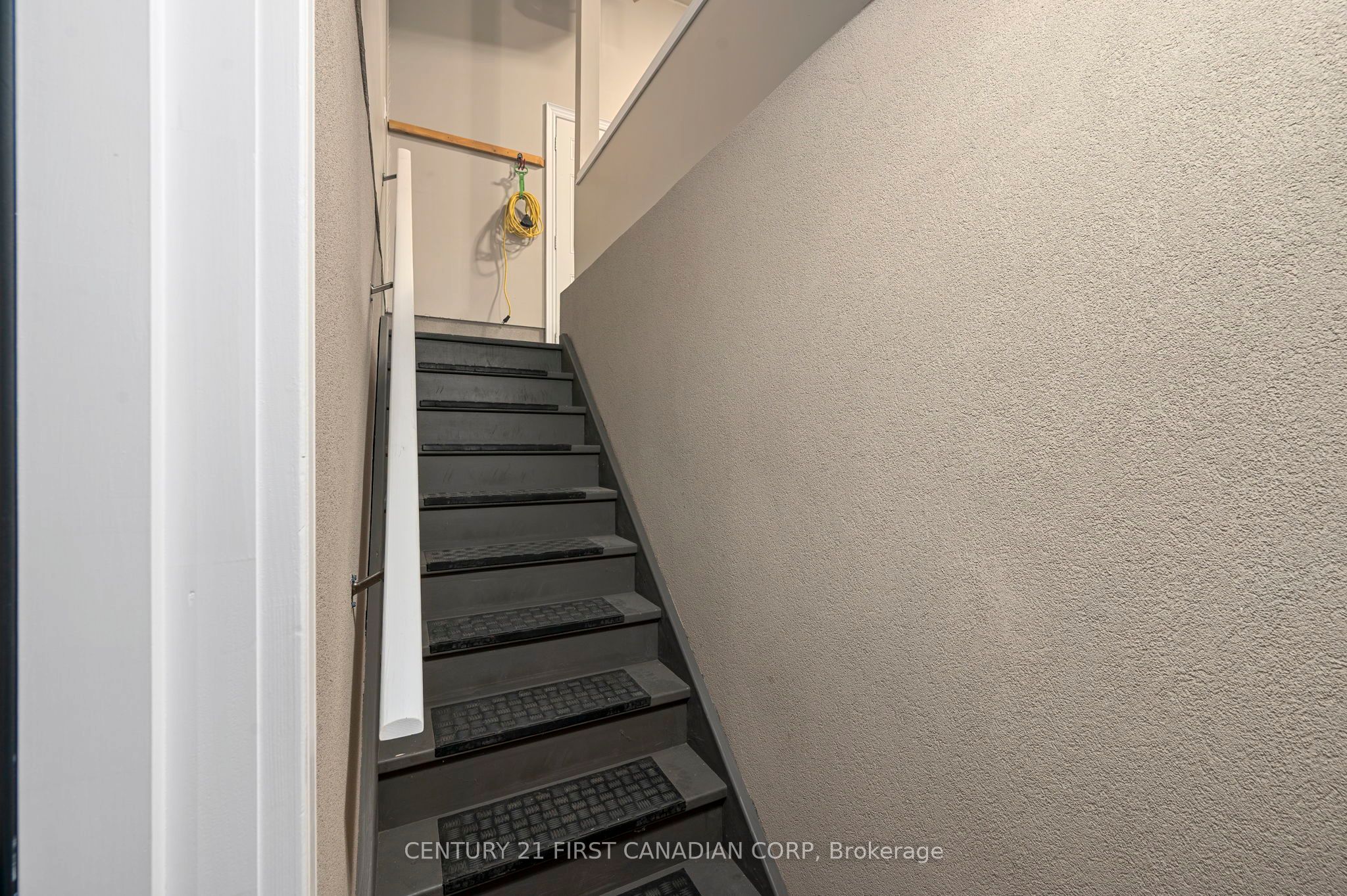 286 Dufferin Street Property Photo 38