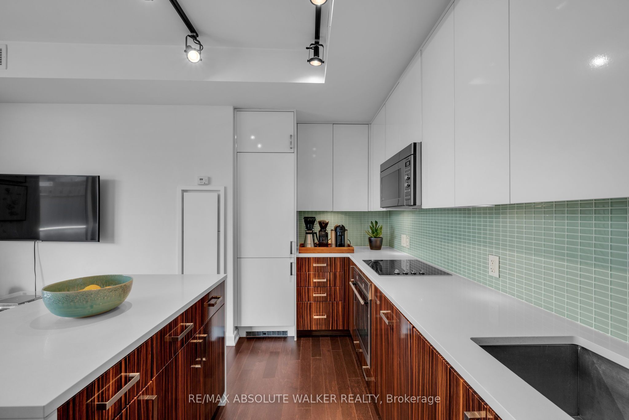 300 Lisgar Street 810 Property Photo 5