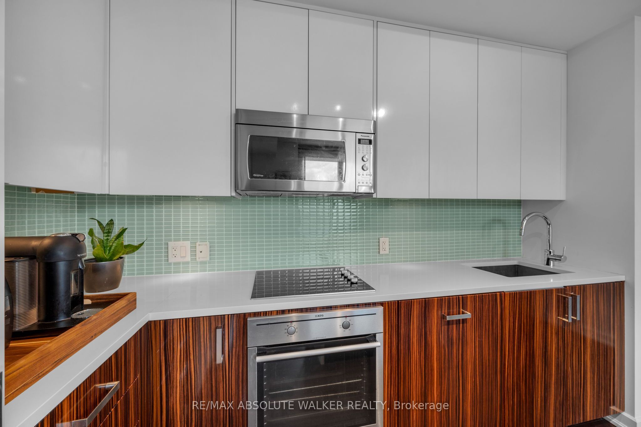 300 Lisgar Street 810 Property Photo 6