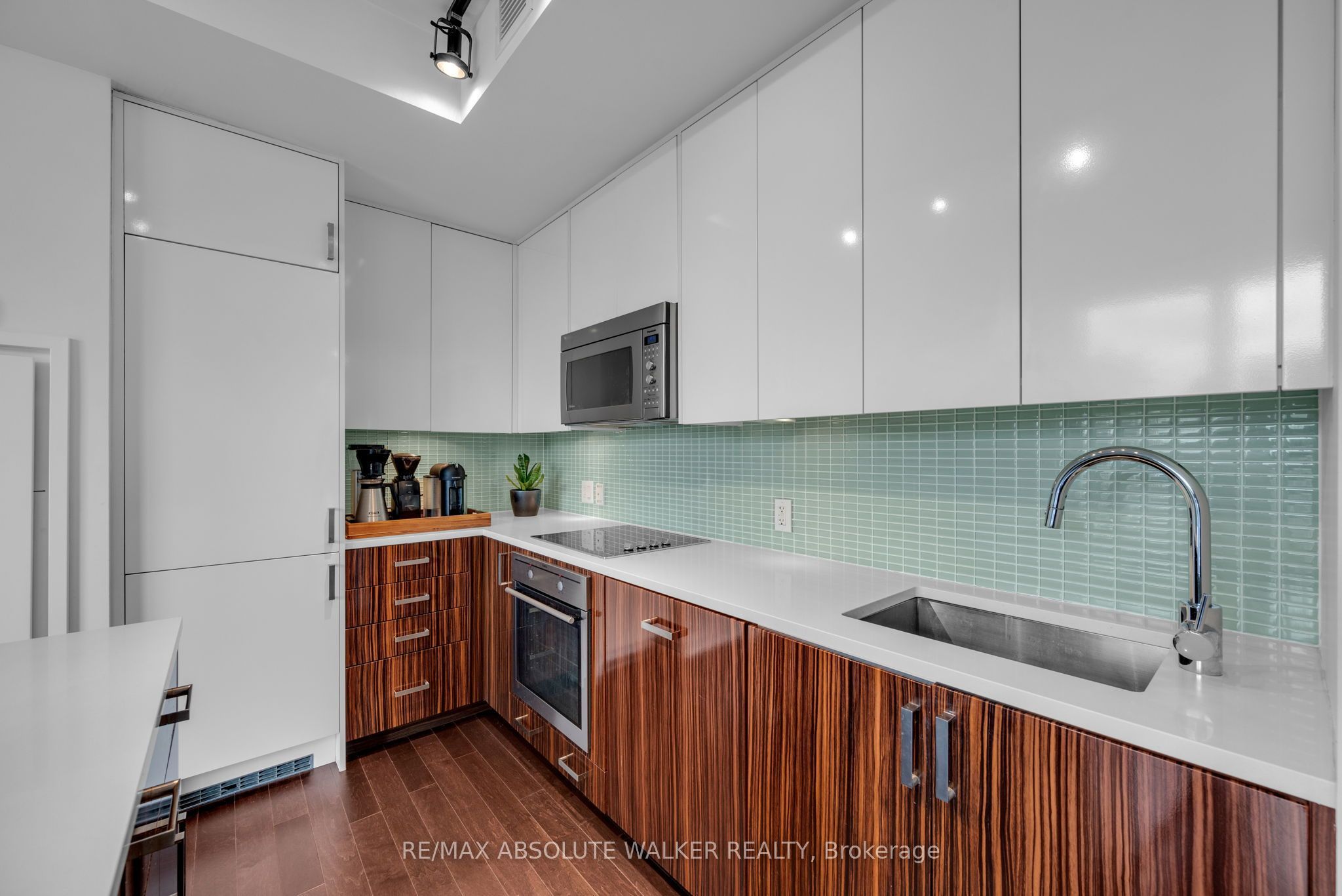 300 Lisgar Street 810 Property Photo 7