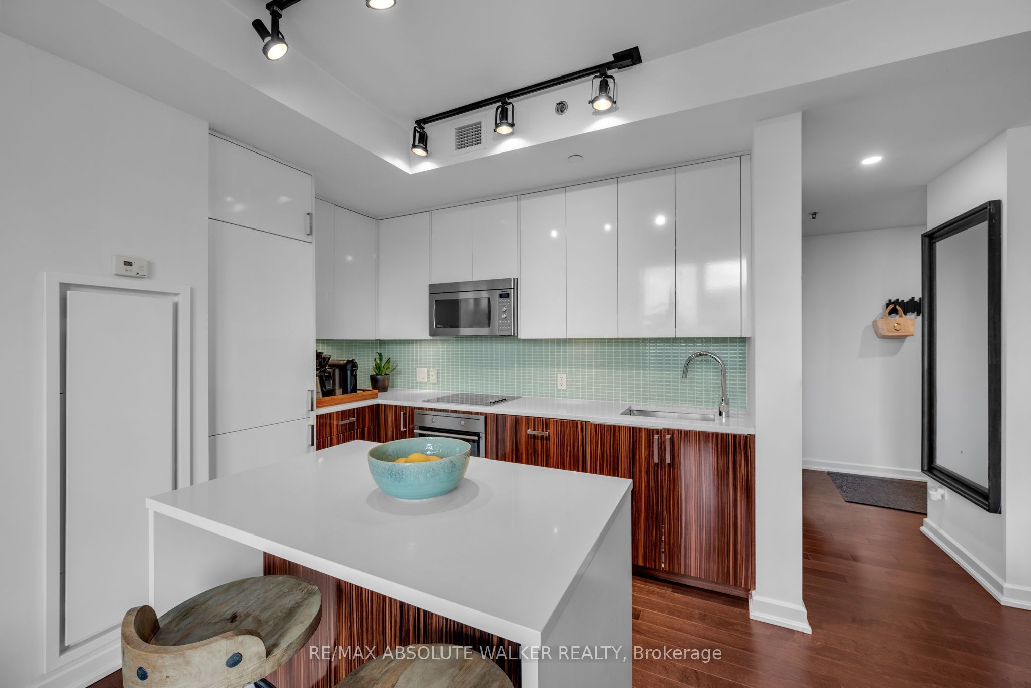 300 Lisgar Street 810 Property Photo 8