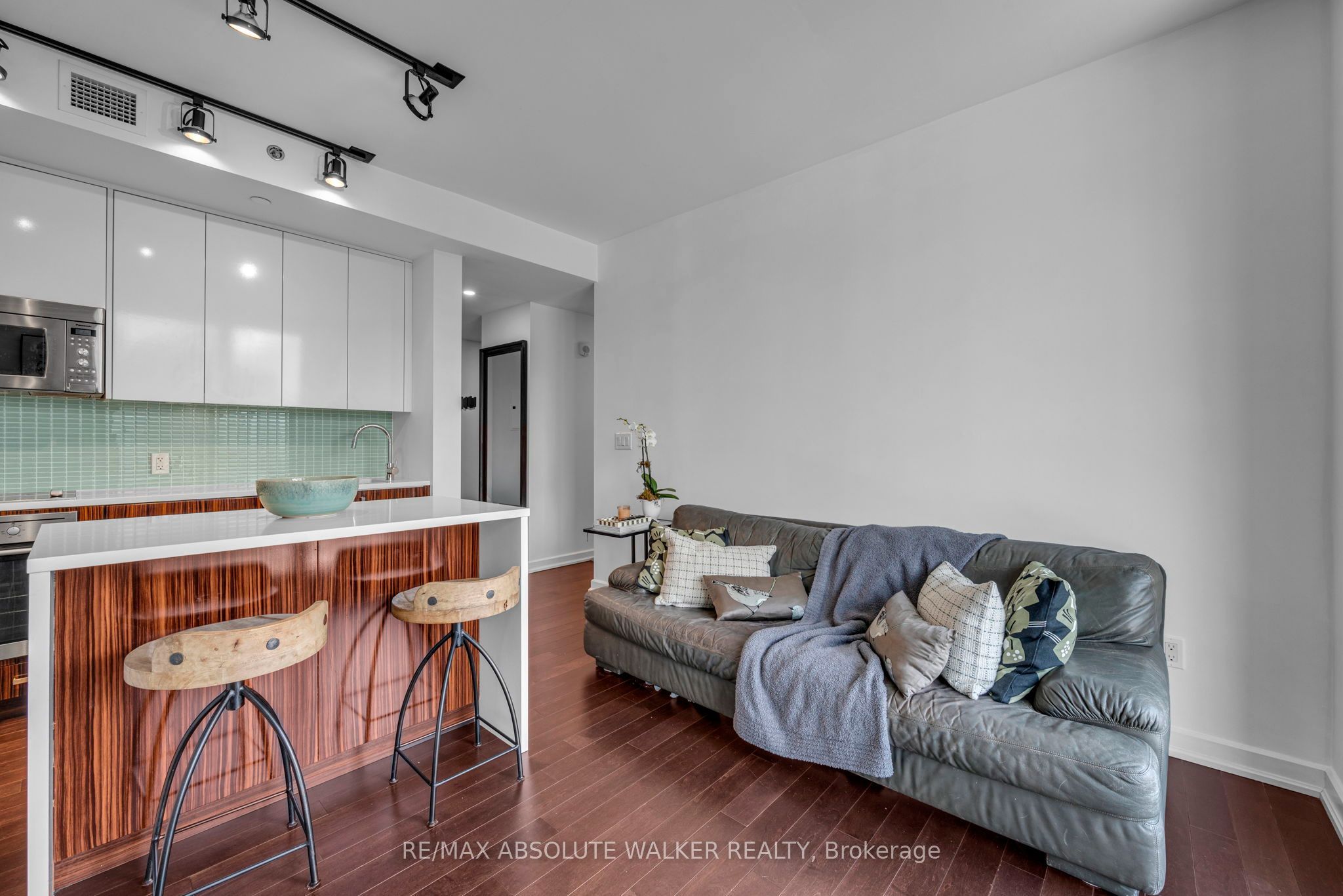 300 Lisgar Street 810 Property Photo 10