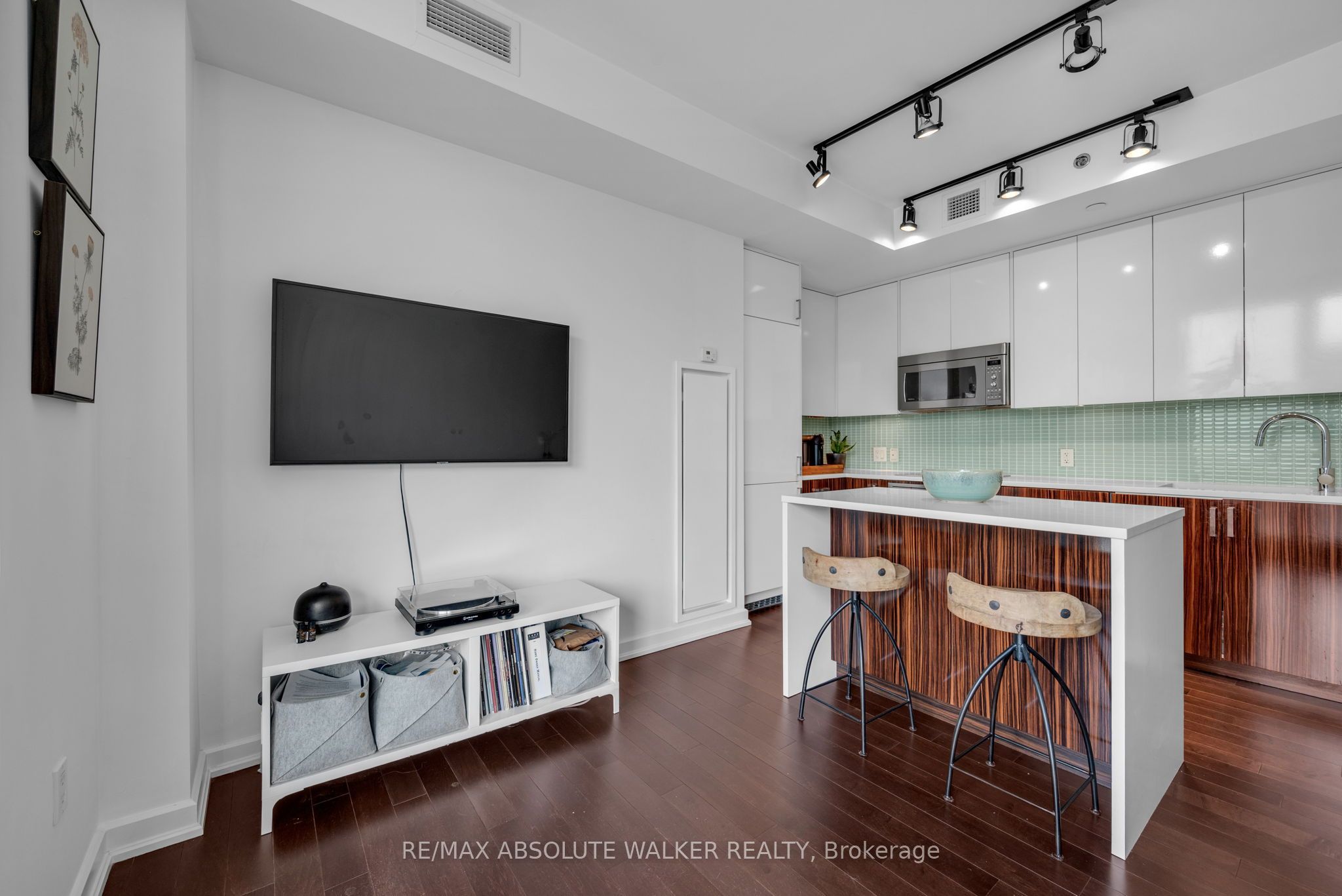300 Lisgar Street 810 Property Photo 11