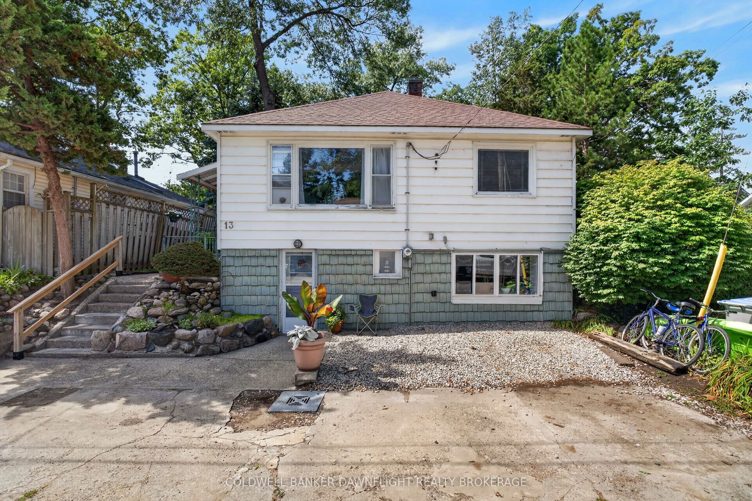 13 Warwick Avenue Property Photo 1