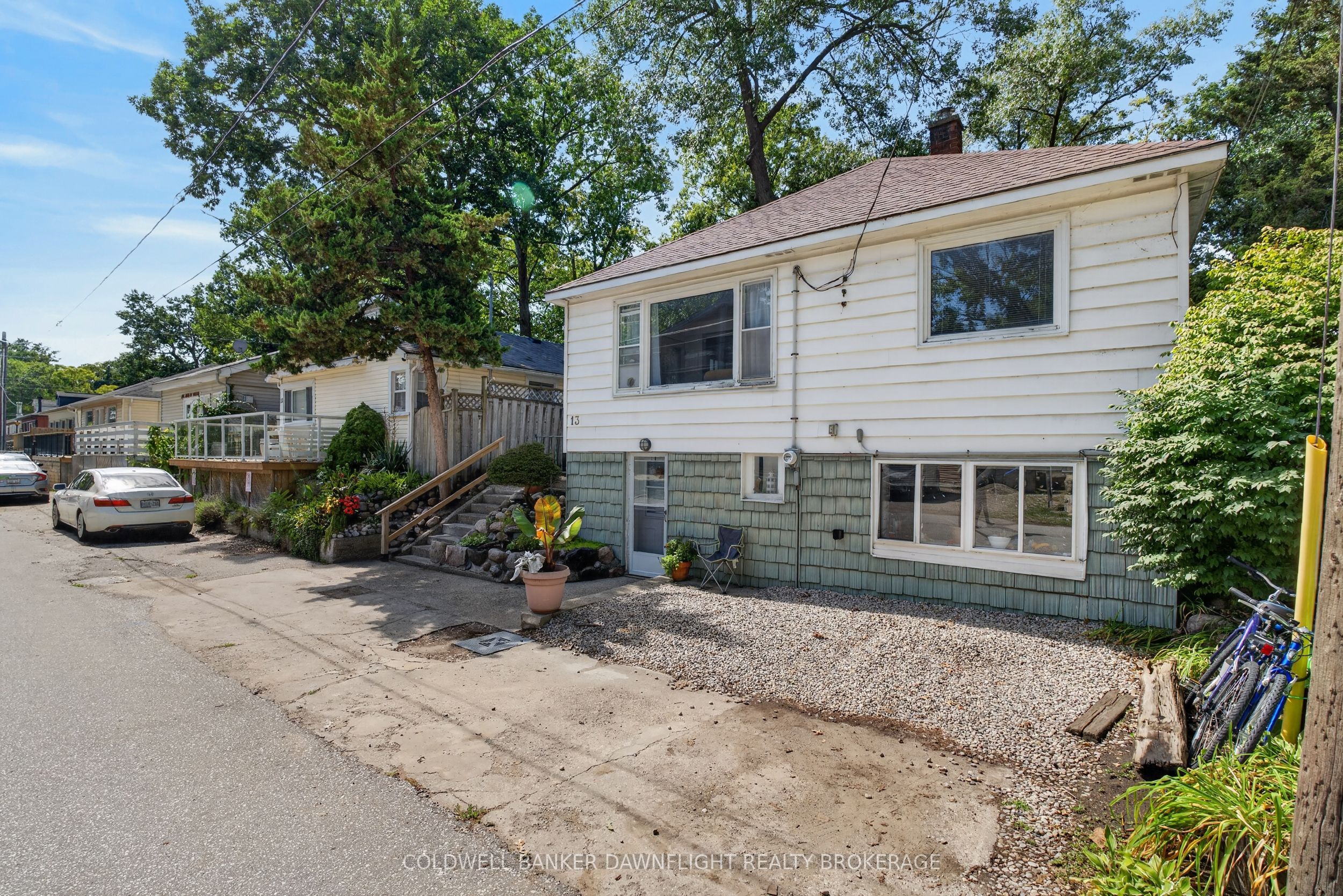 13 Warwick Avenue Property Photo 3