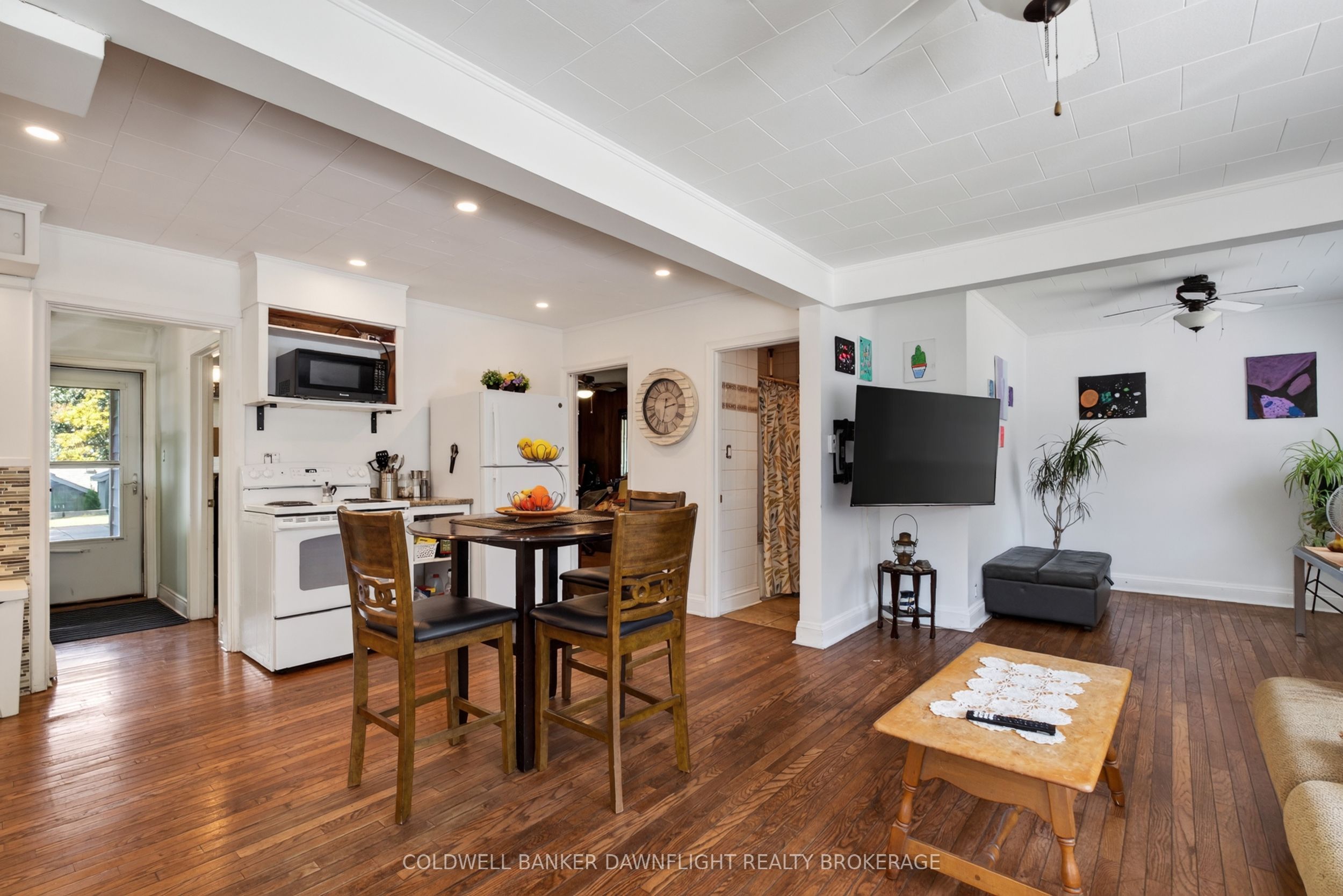 13 Warwick Avenue Property Photo 4