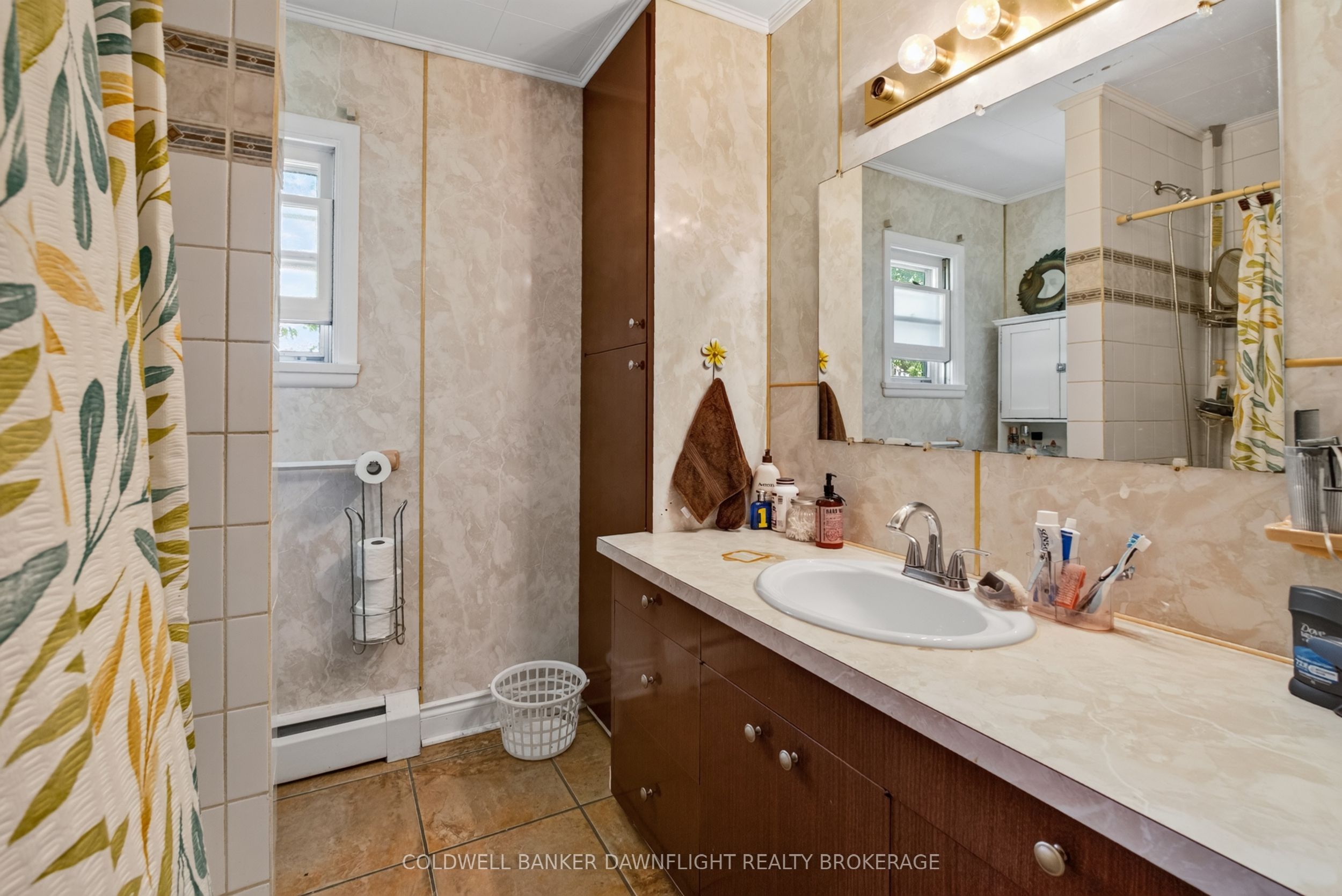 13 Warwick Avenue Property Photo 8