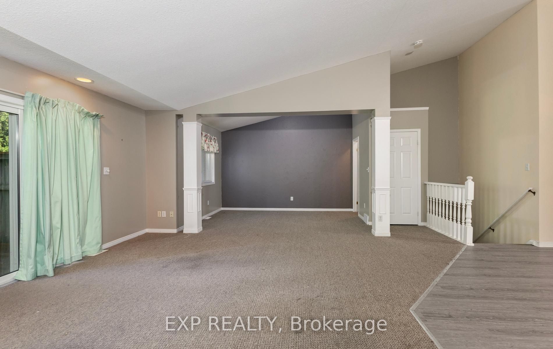 1077 Hamilton Road 21 Property Photo 8