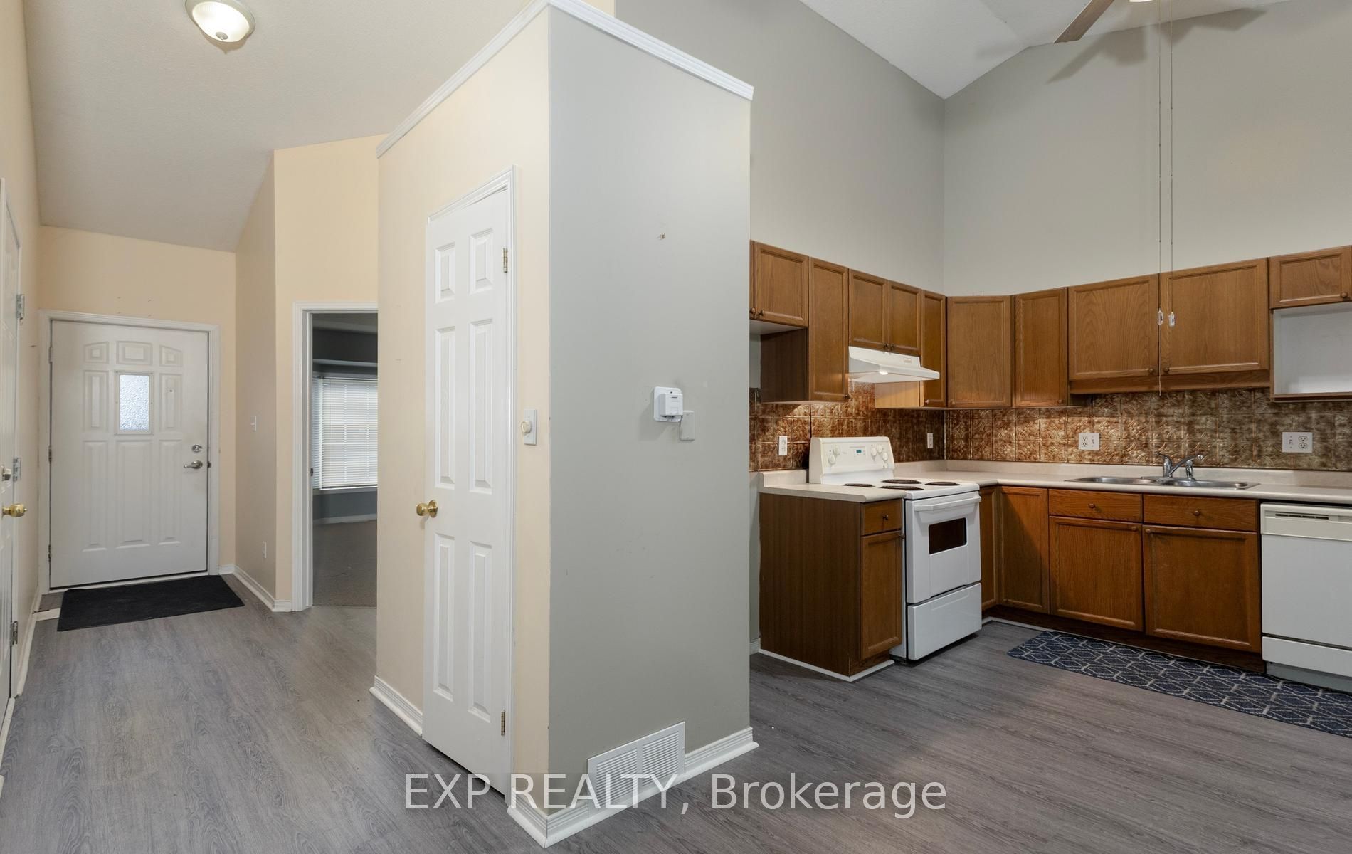 1077 Hamilton Road 21 Property Photo 14
