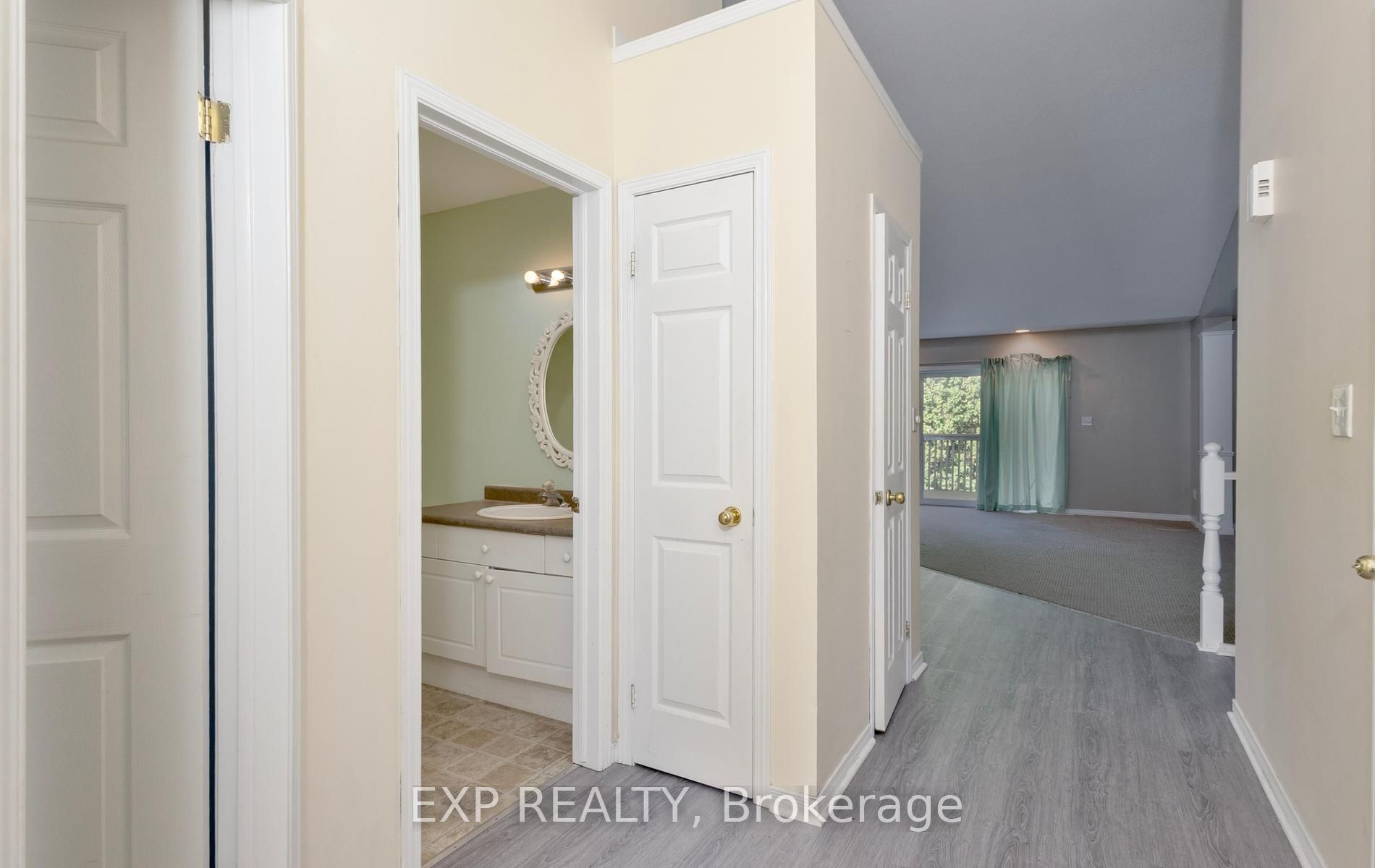 1077 Hamilton Road 21 Property Photo 16