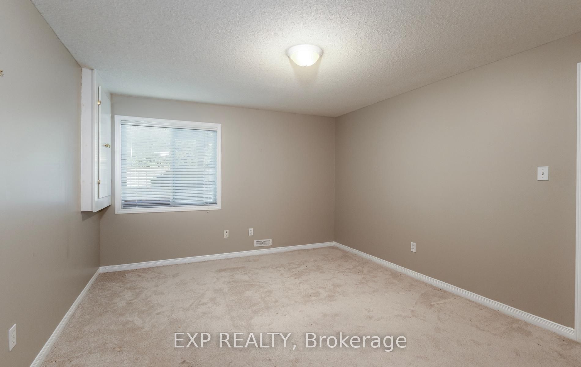1077 Hamilton Road 21 Property Photo 28