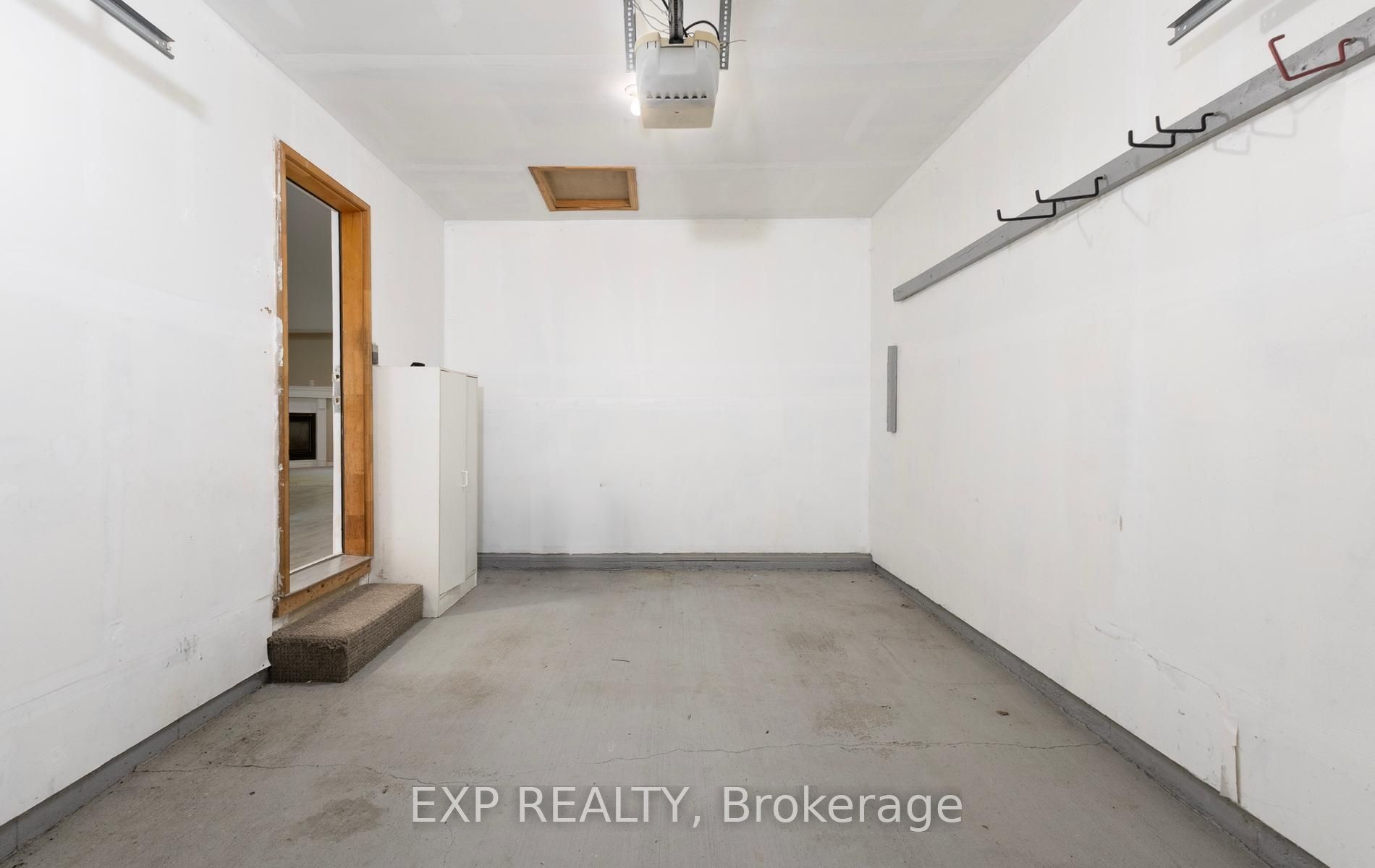 1077 Hamilton Road 21 Property Photo 34