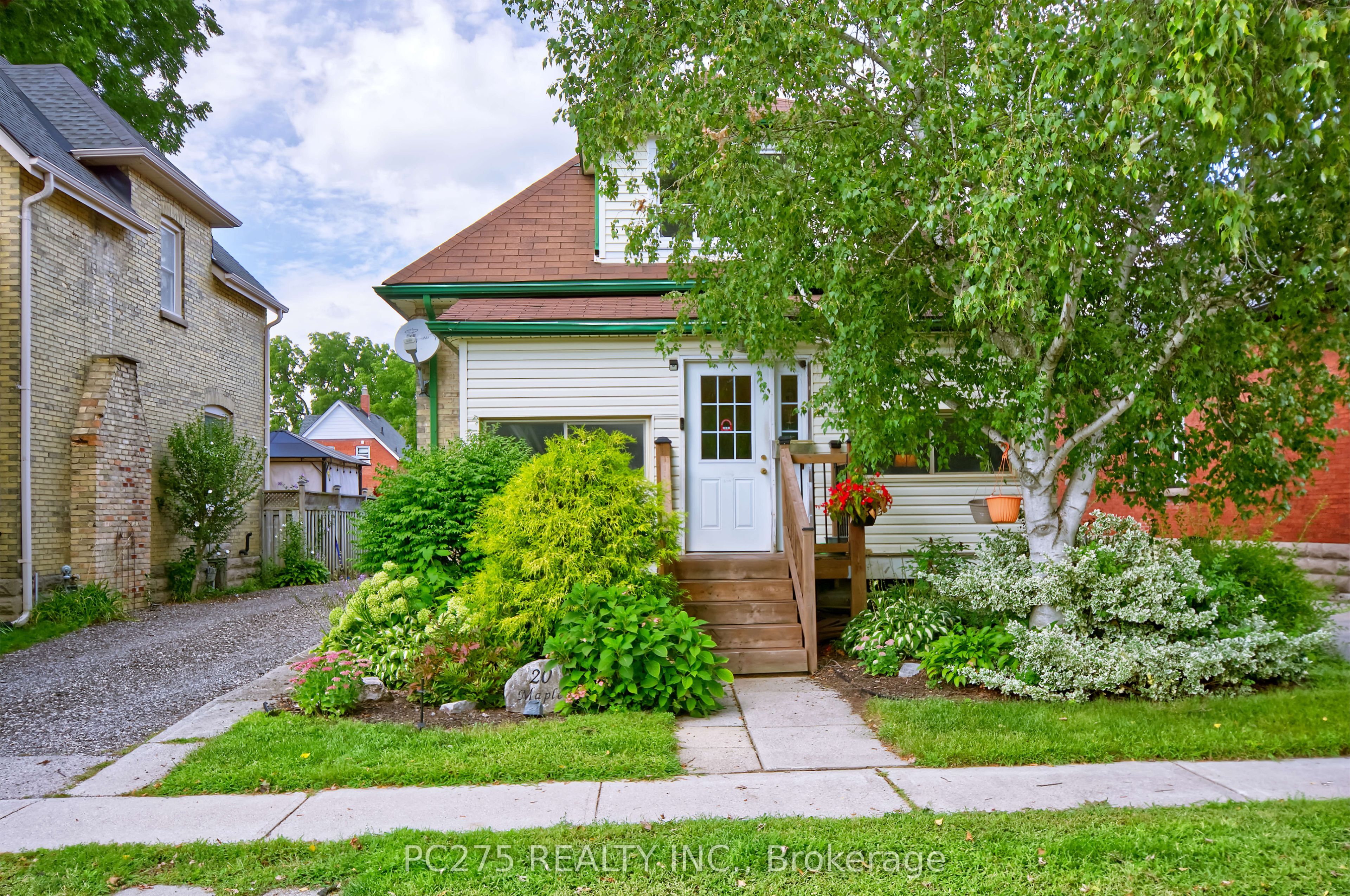 20 Maple Street Property Photo 2