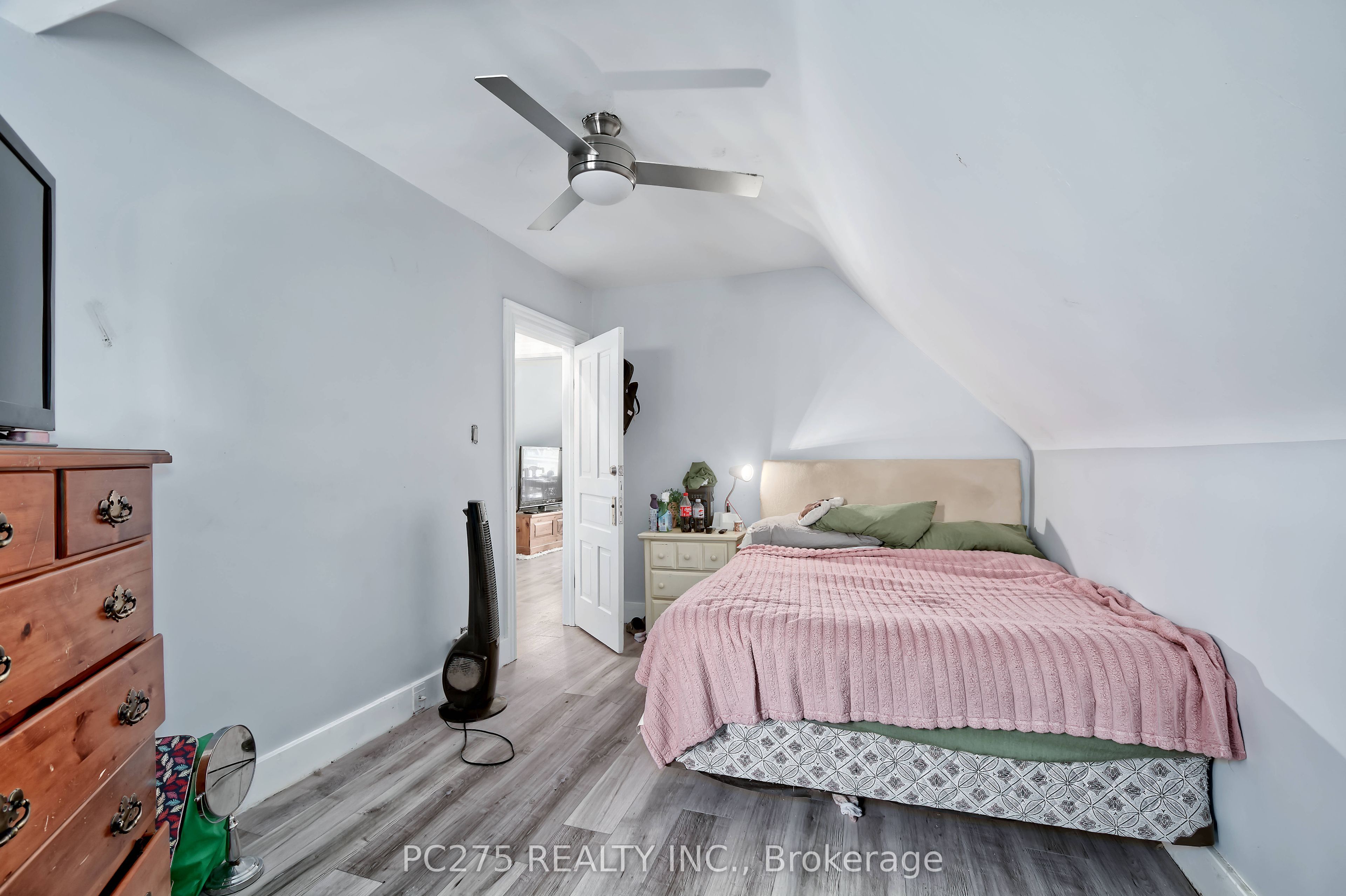 20 Maple Street Property Photo 32