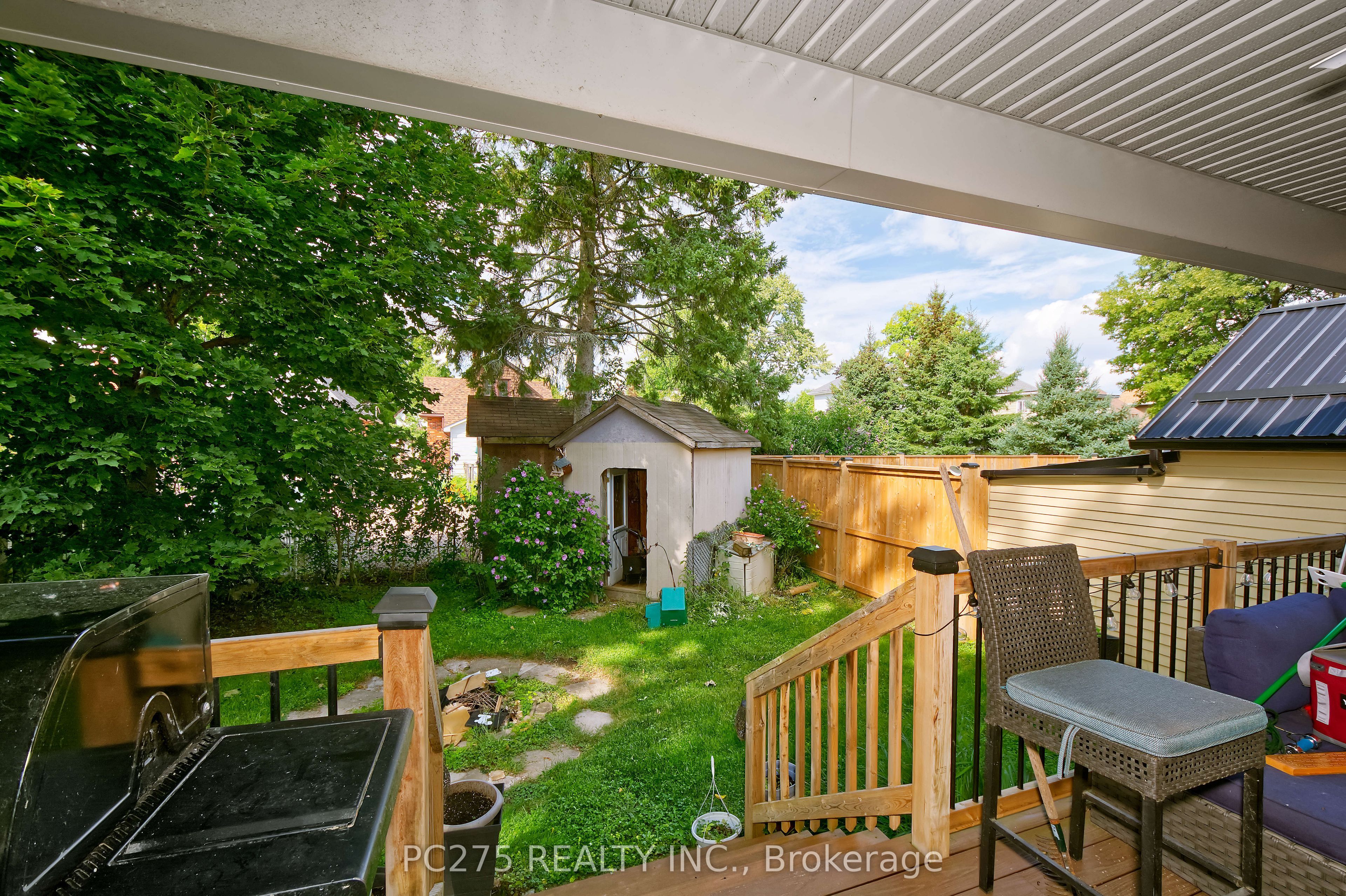 20 Maple Street Property Photo 35