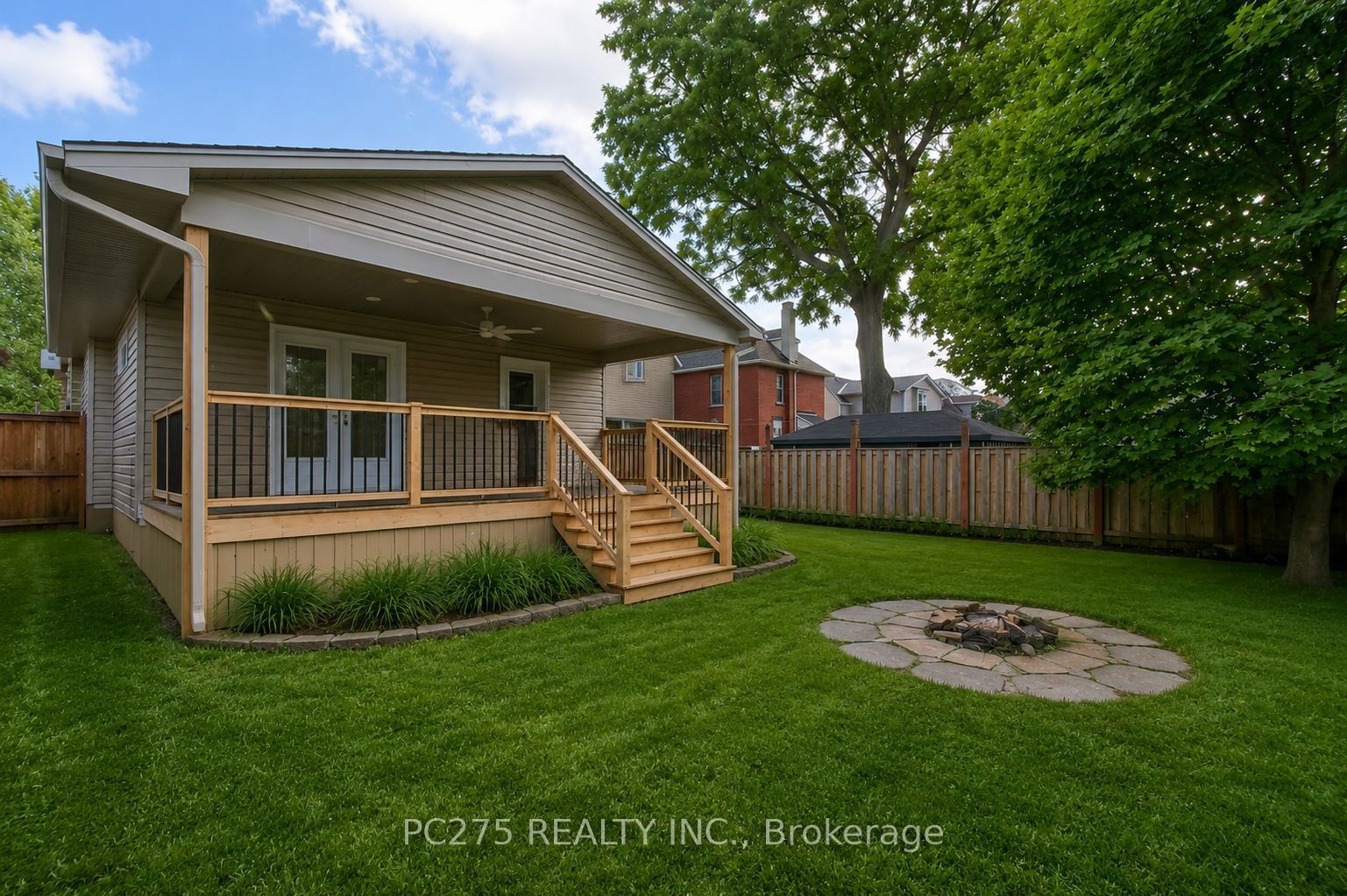 20 Maple Street Property Photo 38