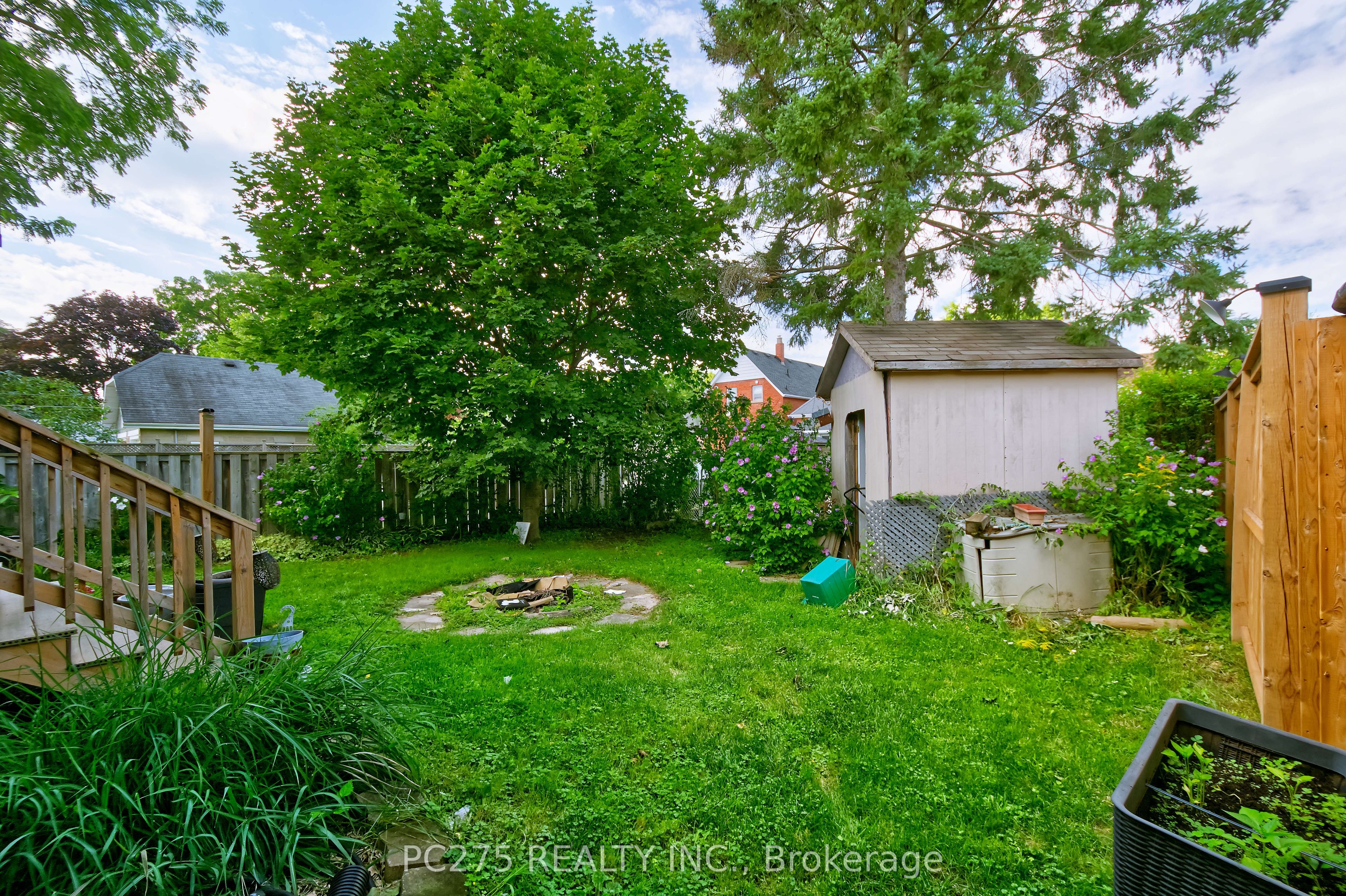 20 Maple Street Property Photo 39