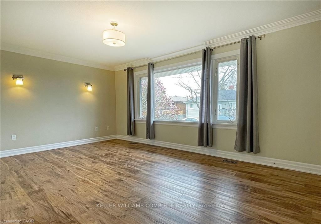 6 Myrtle Avenue Upper Property Photo 4
