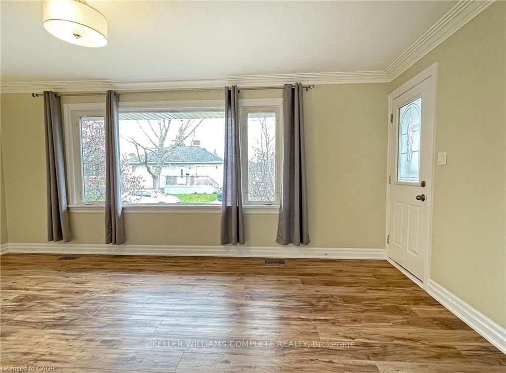 6 Myrtle Avenue Upper Property Photo 5