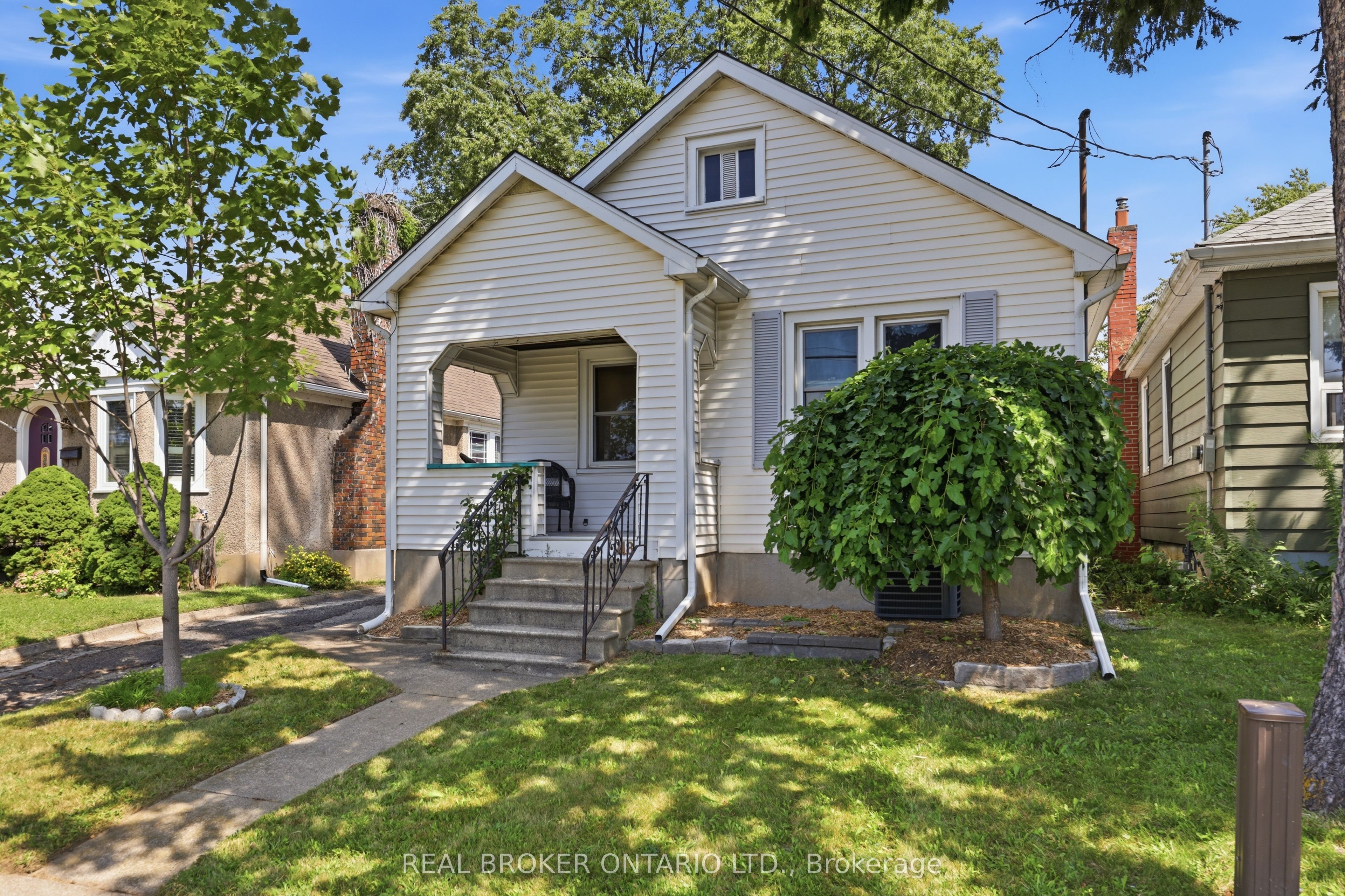 218 LAKE Street Property Photo 1