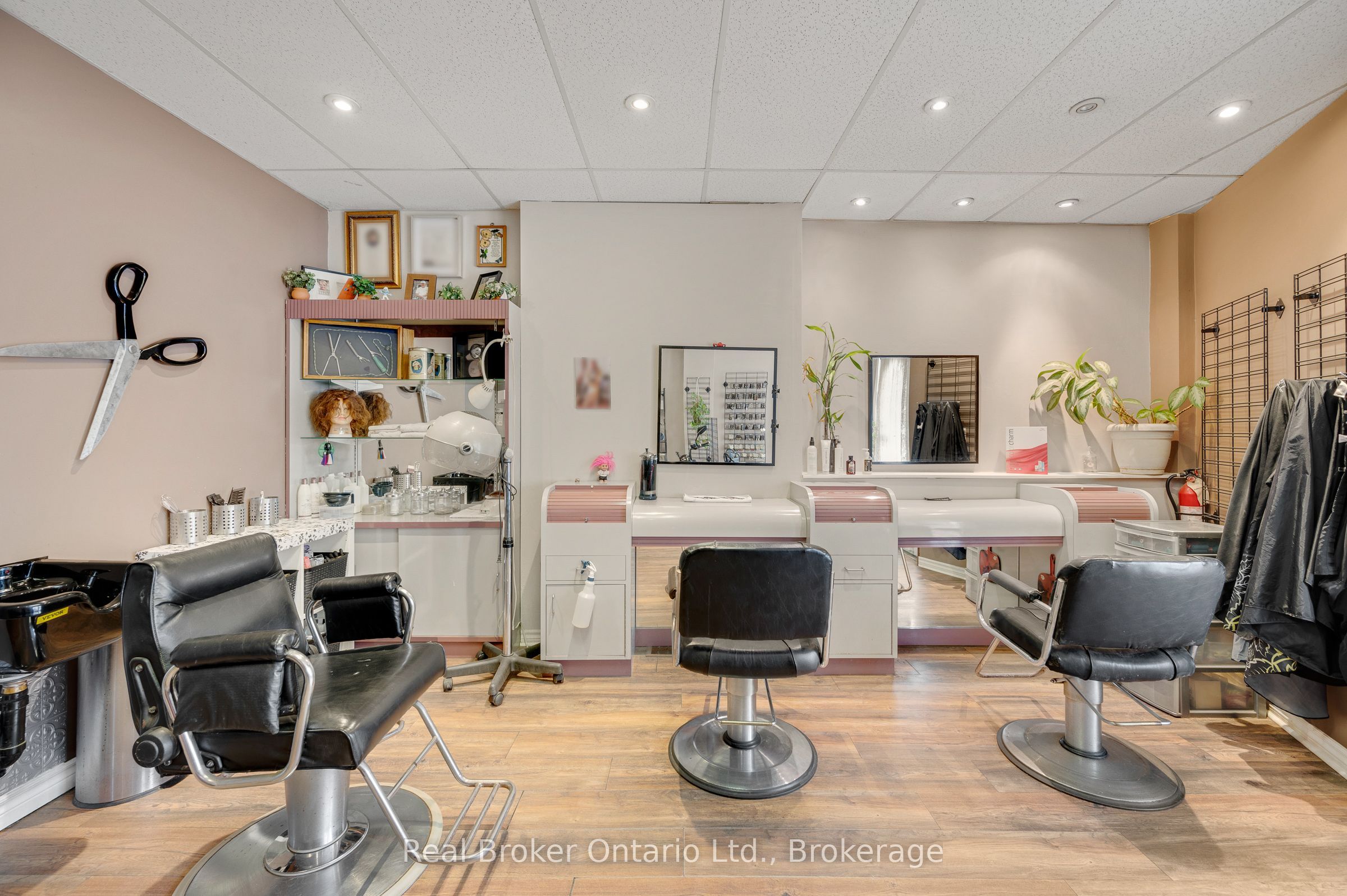 466 Cannon Street E Property Photo 4