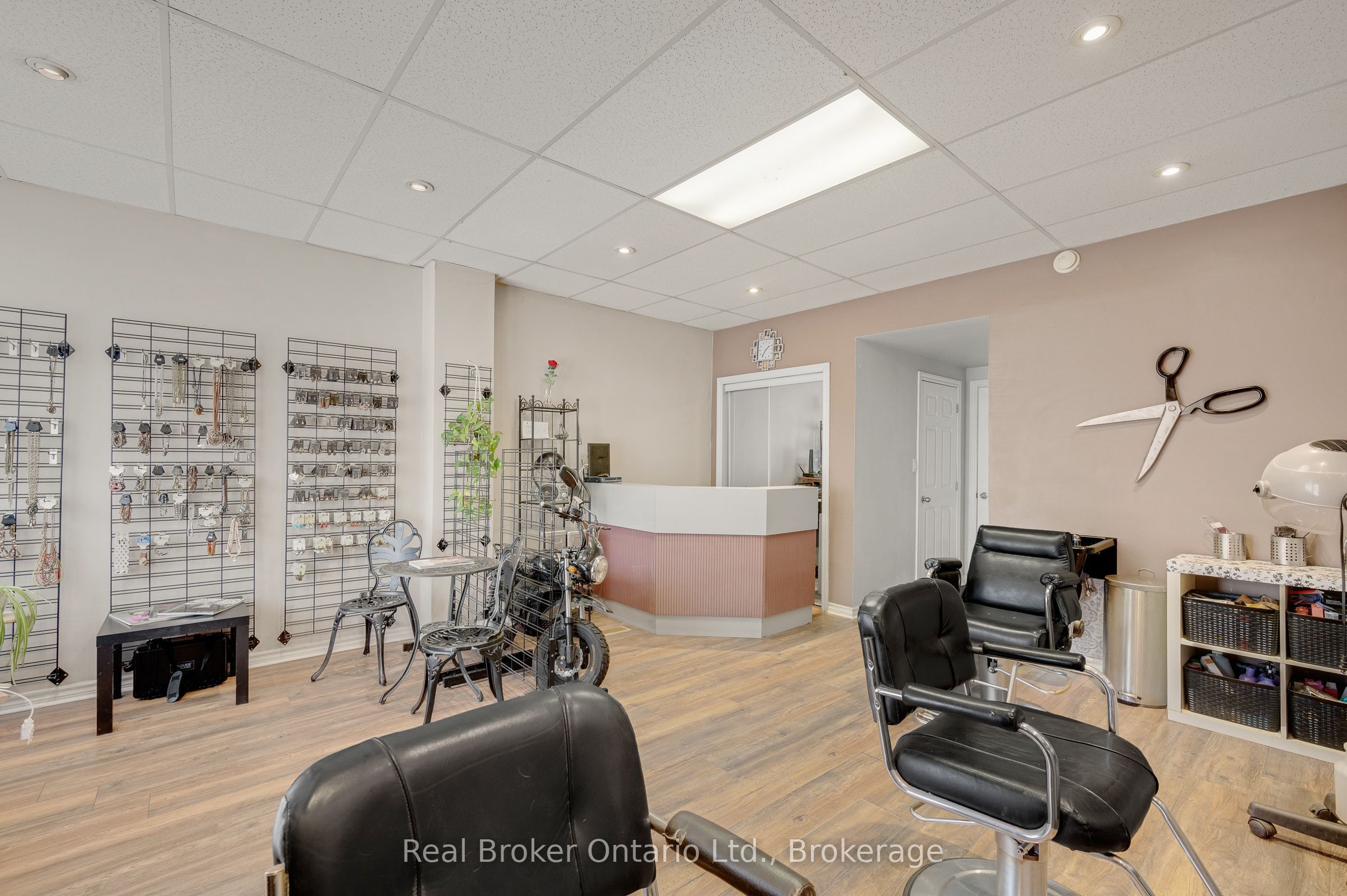 466 Cannon Street E Property Photo 6