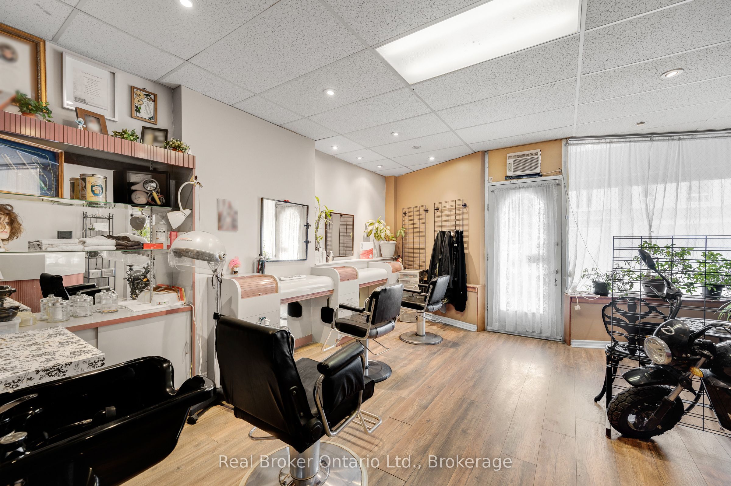 466 Cannon Street E Property Photo 7