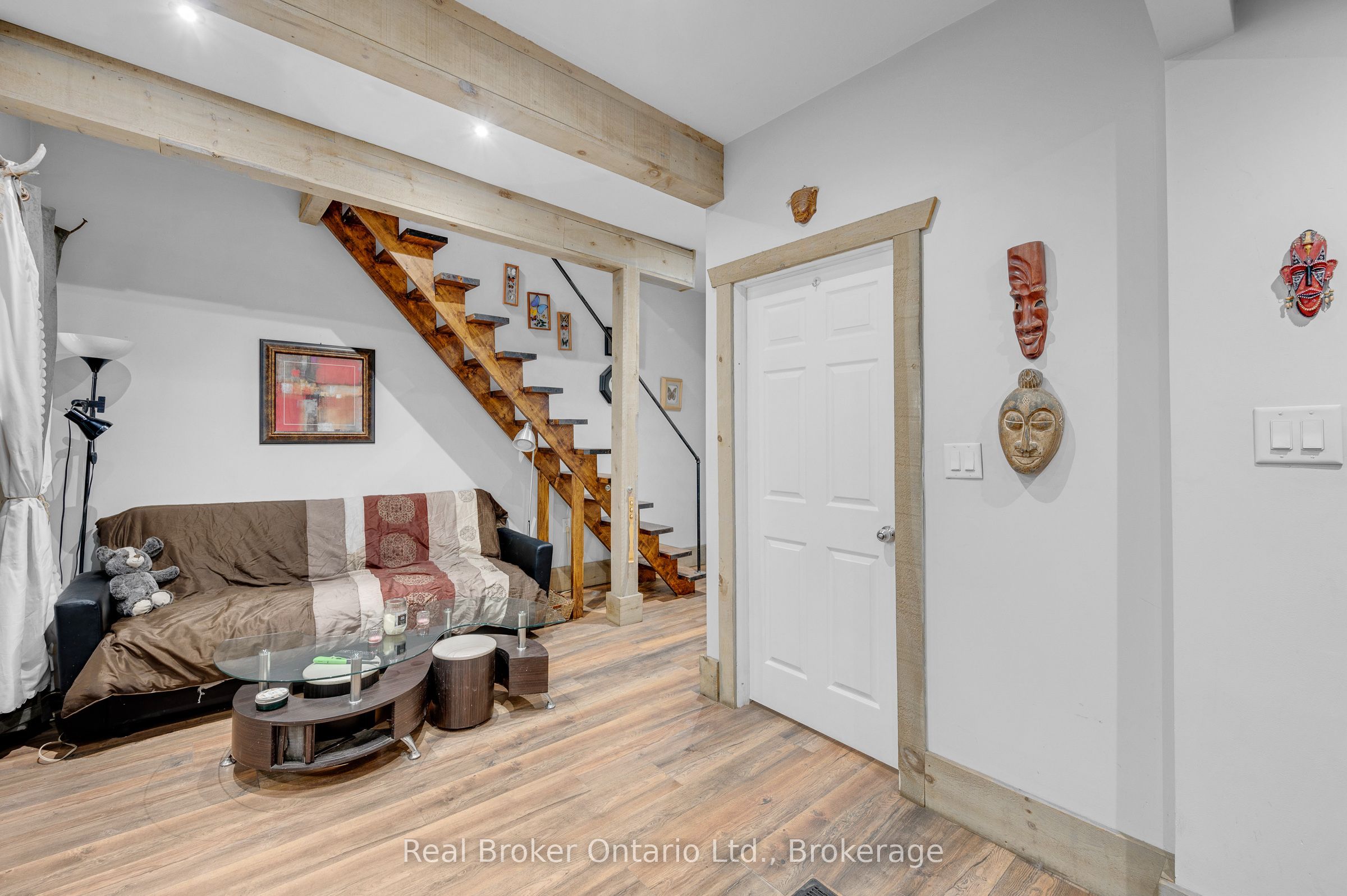 466 Cannon Street E Property Photo 8