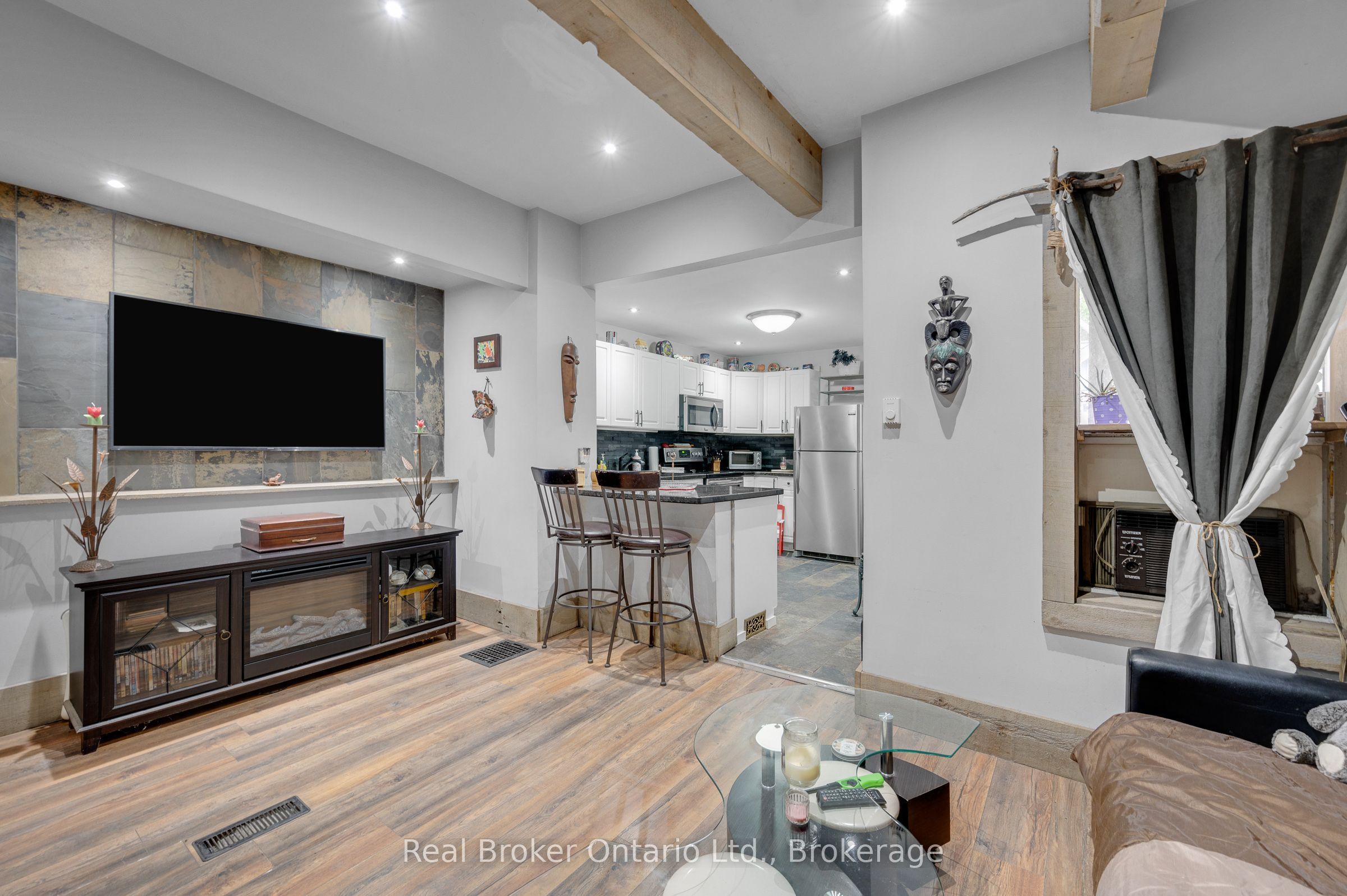 466 Cannon Street E Property Photo 10