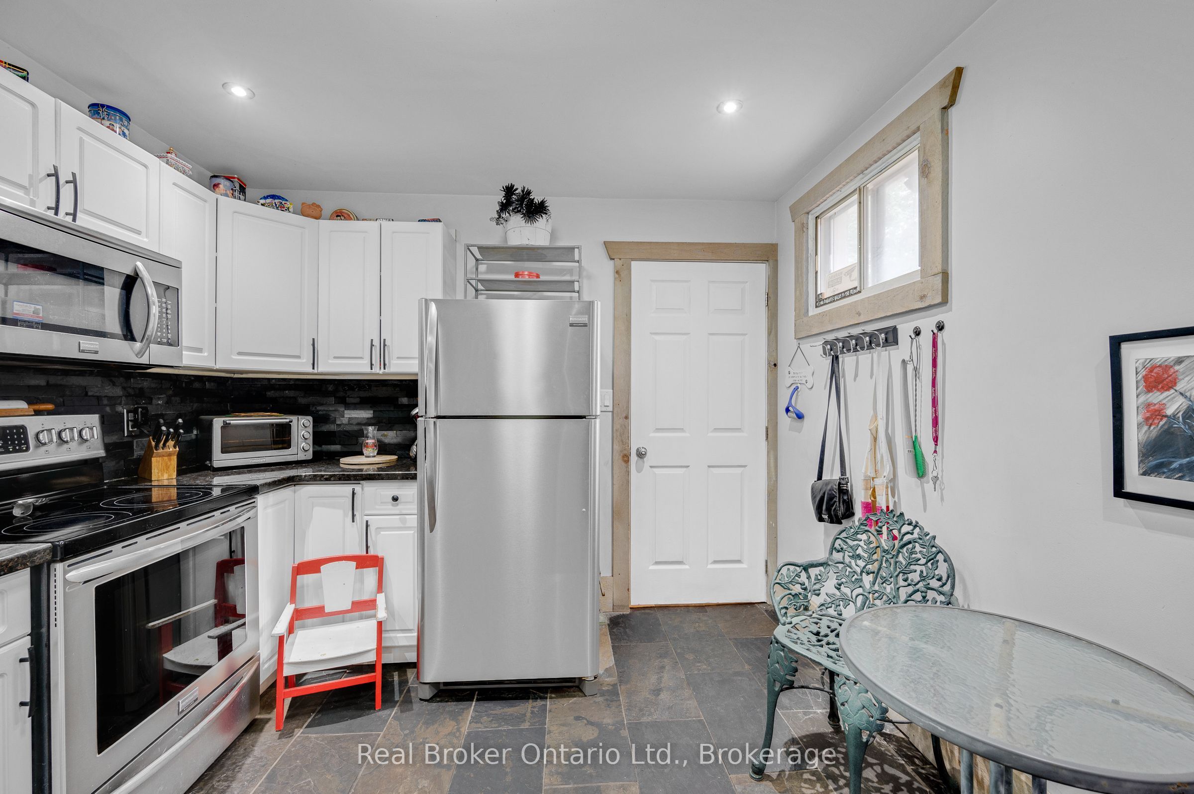 466 Cannon Street E Property Photo 12