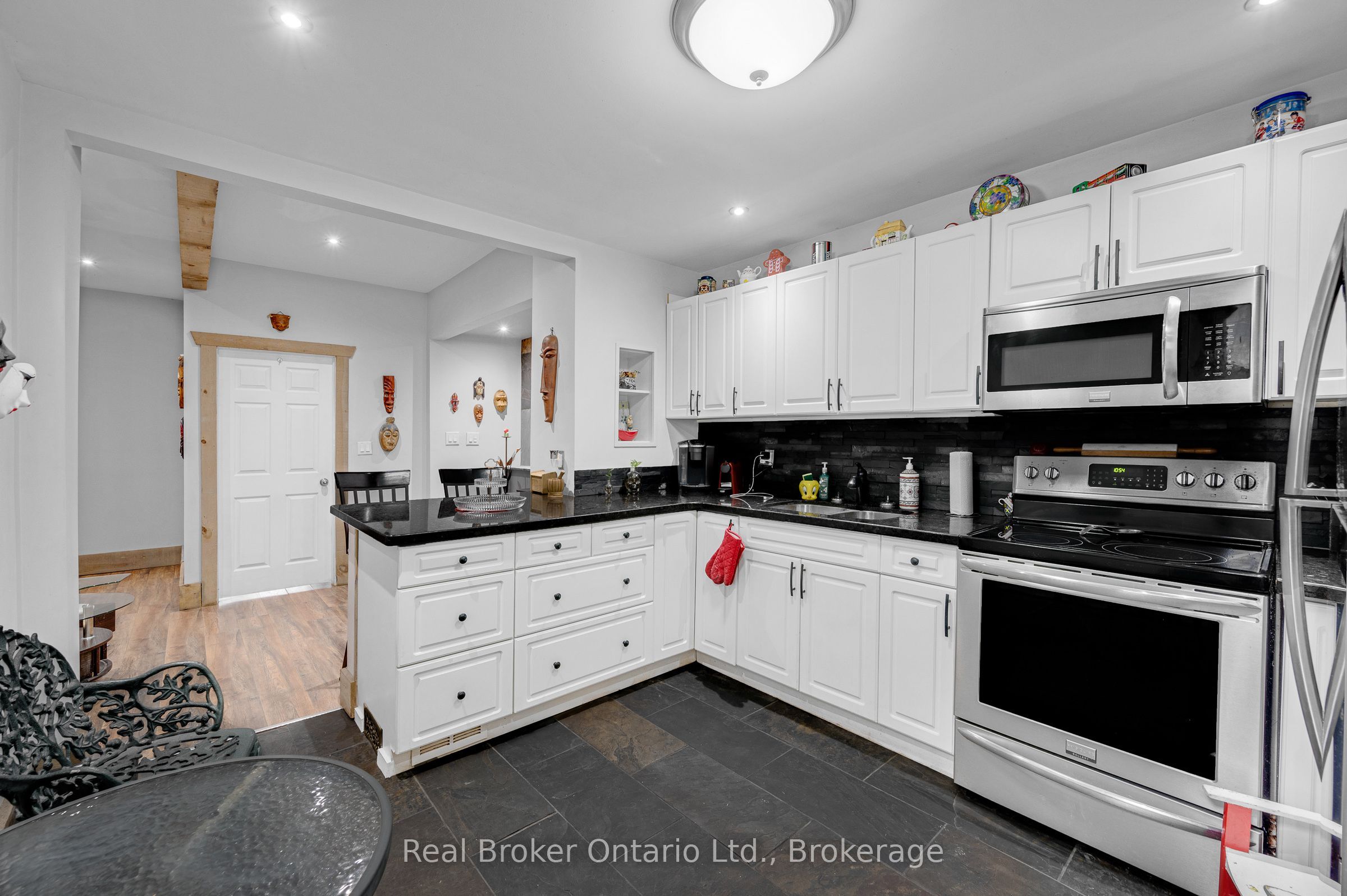 466 Cannon Street E Property Photo 14