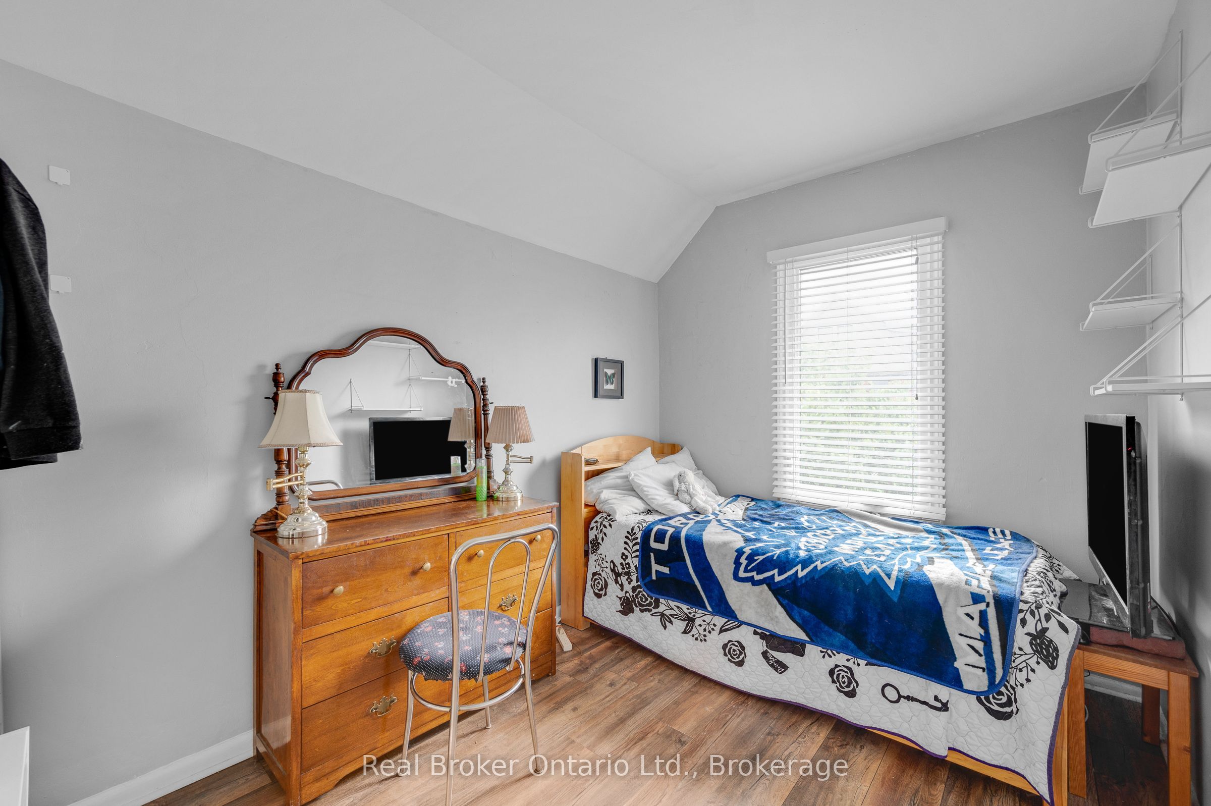 466 Cannon Street E Property Photo 17
