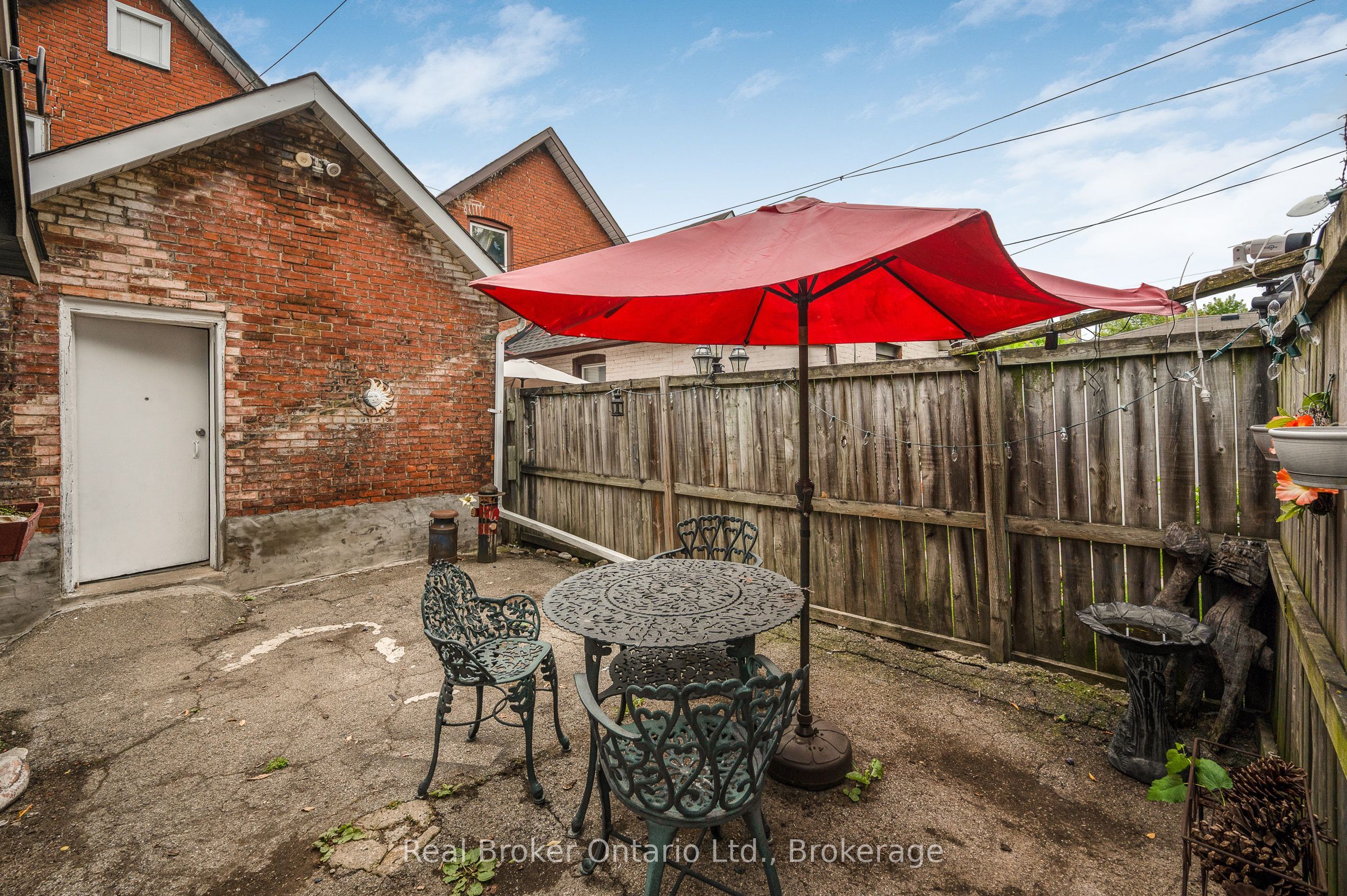 466 Cannon Street E Property Photo 27
