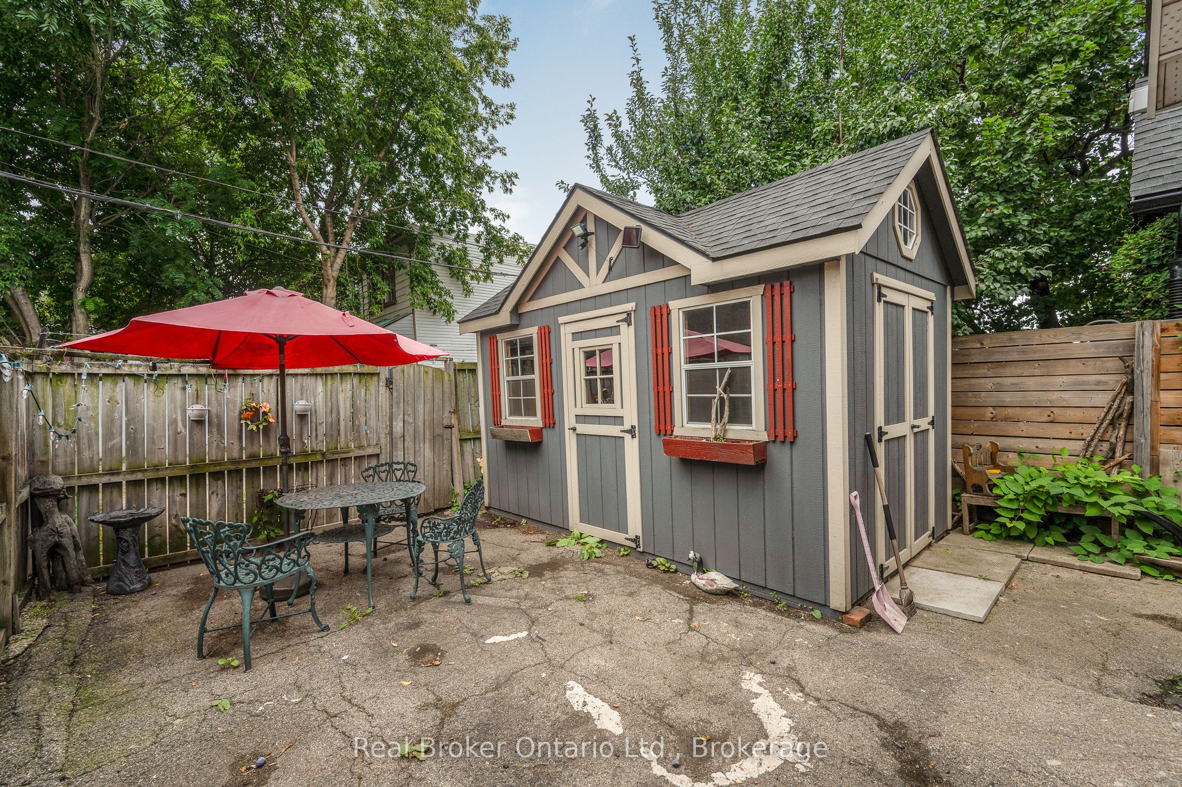 466 Cannon Street E Property Photo 28