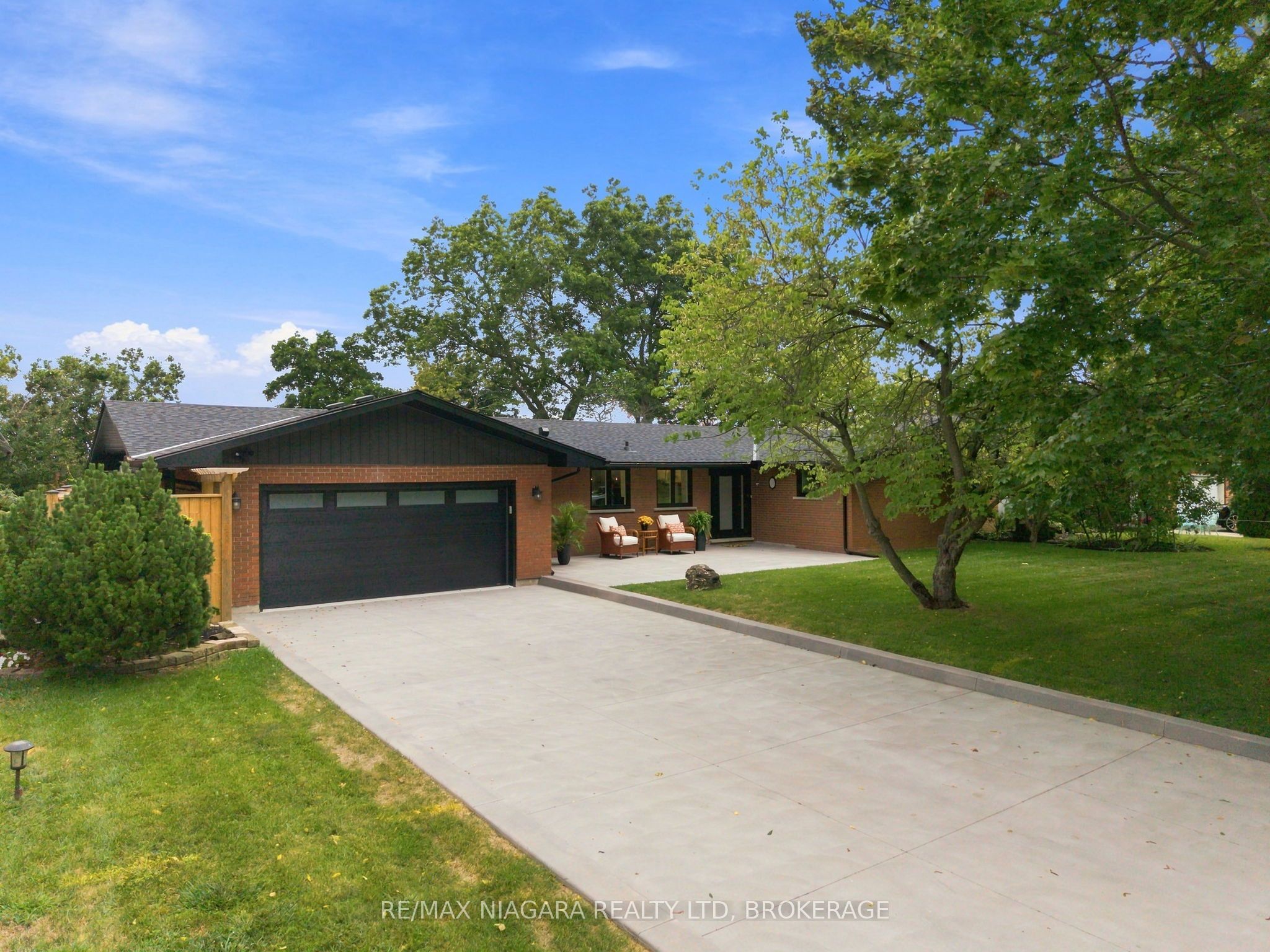 38 Royal Henley Boulevard Property Photo 1