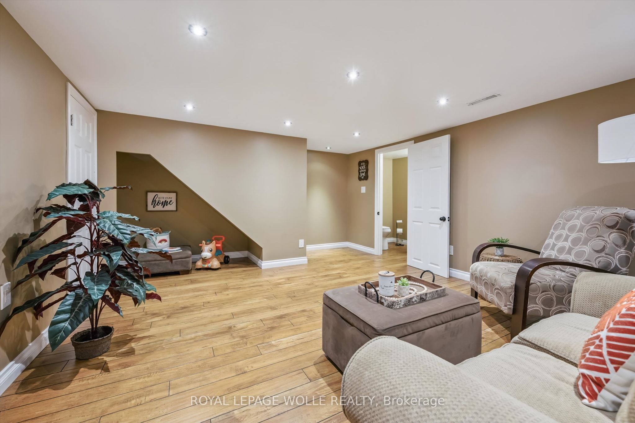 460 Parkview Crescent Property Photo 21