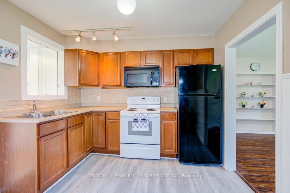 7684 Badger Road Property Photo 9