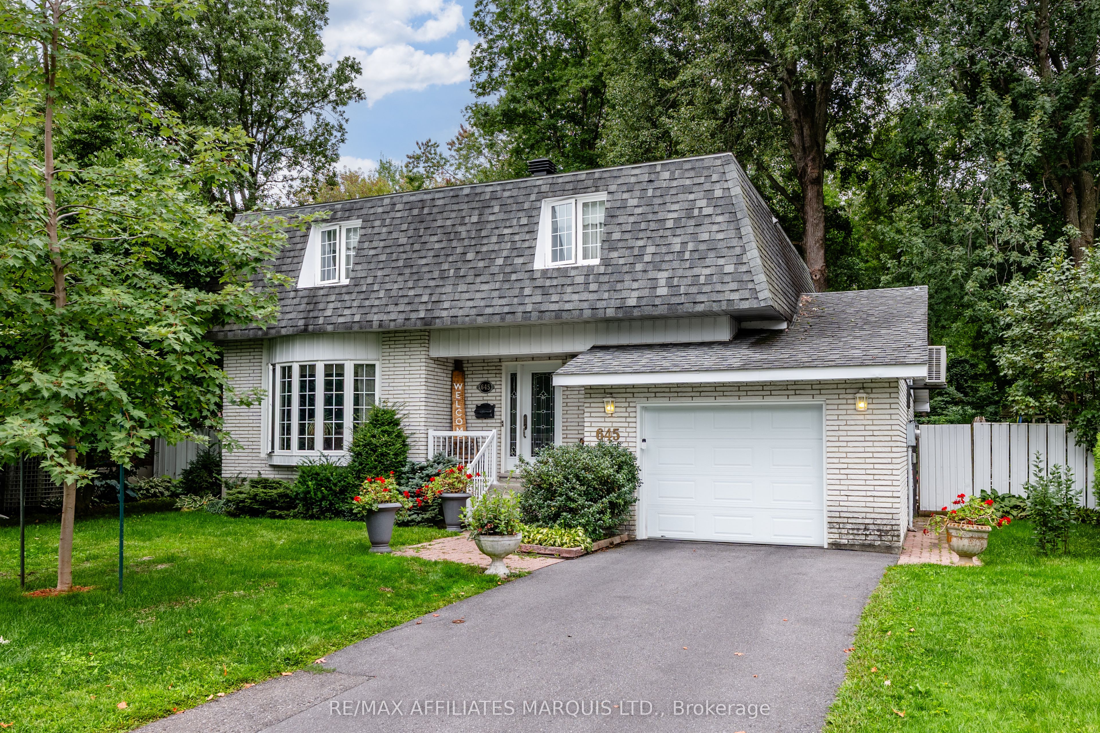 645 Dundas Crescent Property Photo 1