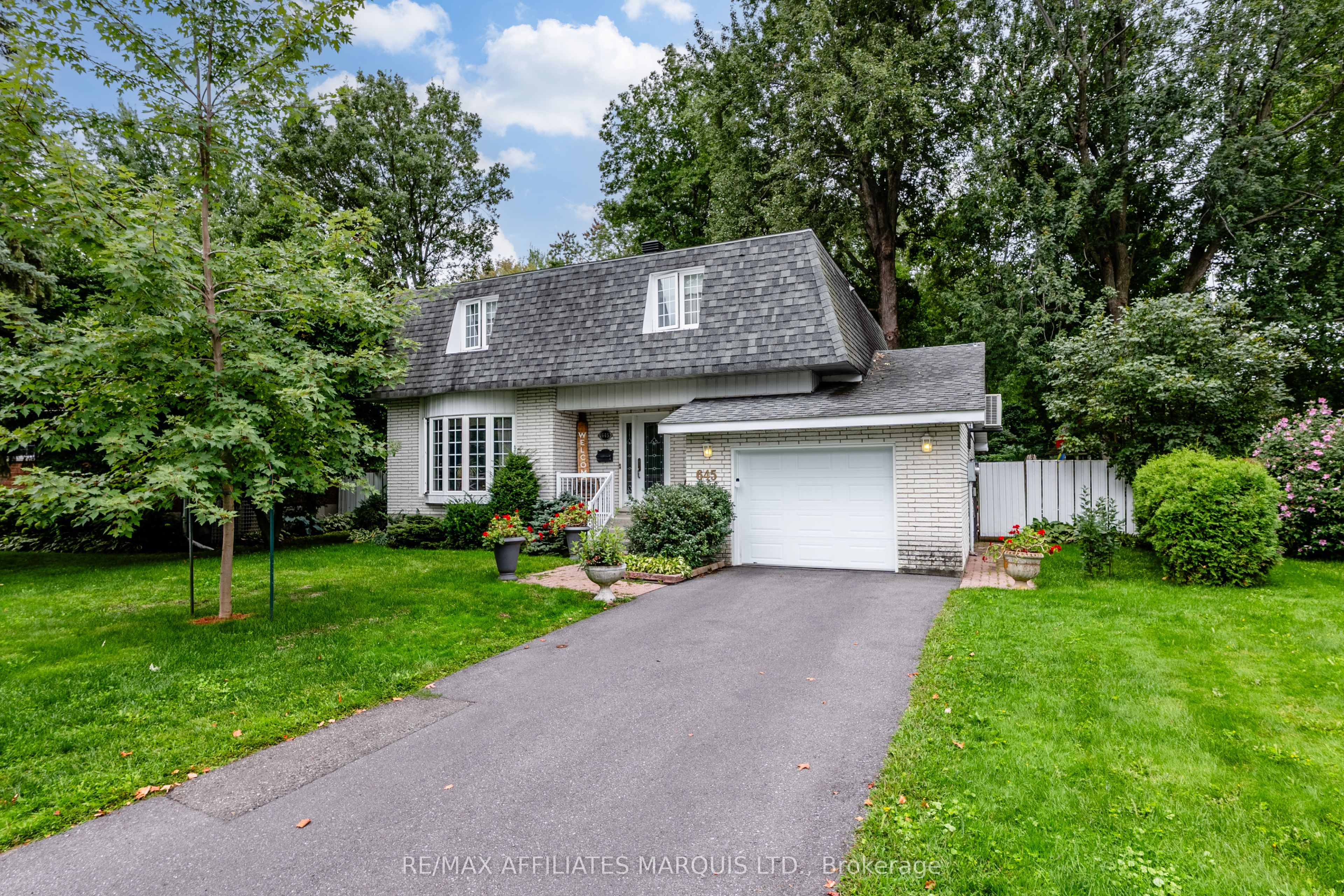 645 Dundas Crescent Property Photo 4